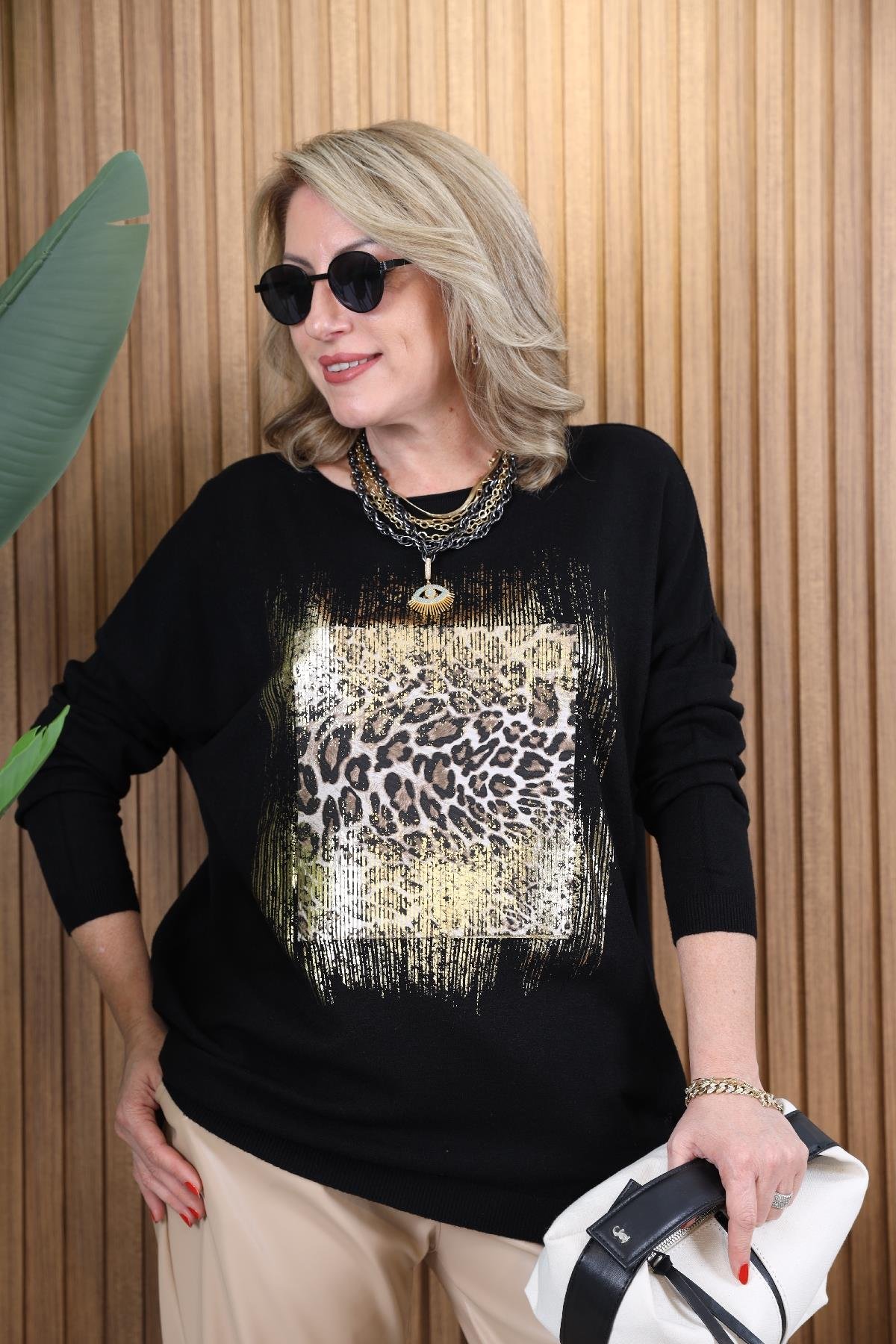 İthal Lak Baskı Leo Desen Siyah Bluz