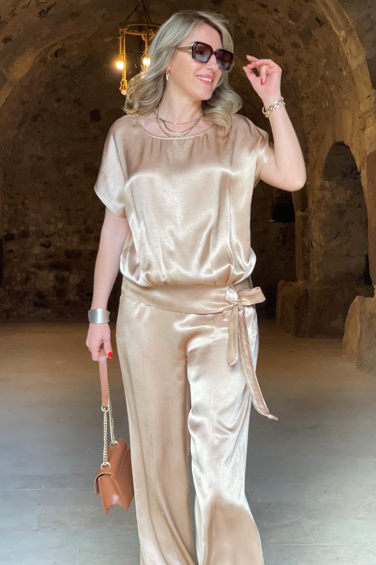 İthal Saten Bağlama Detay Gold Takım