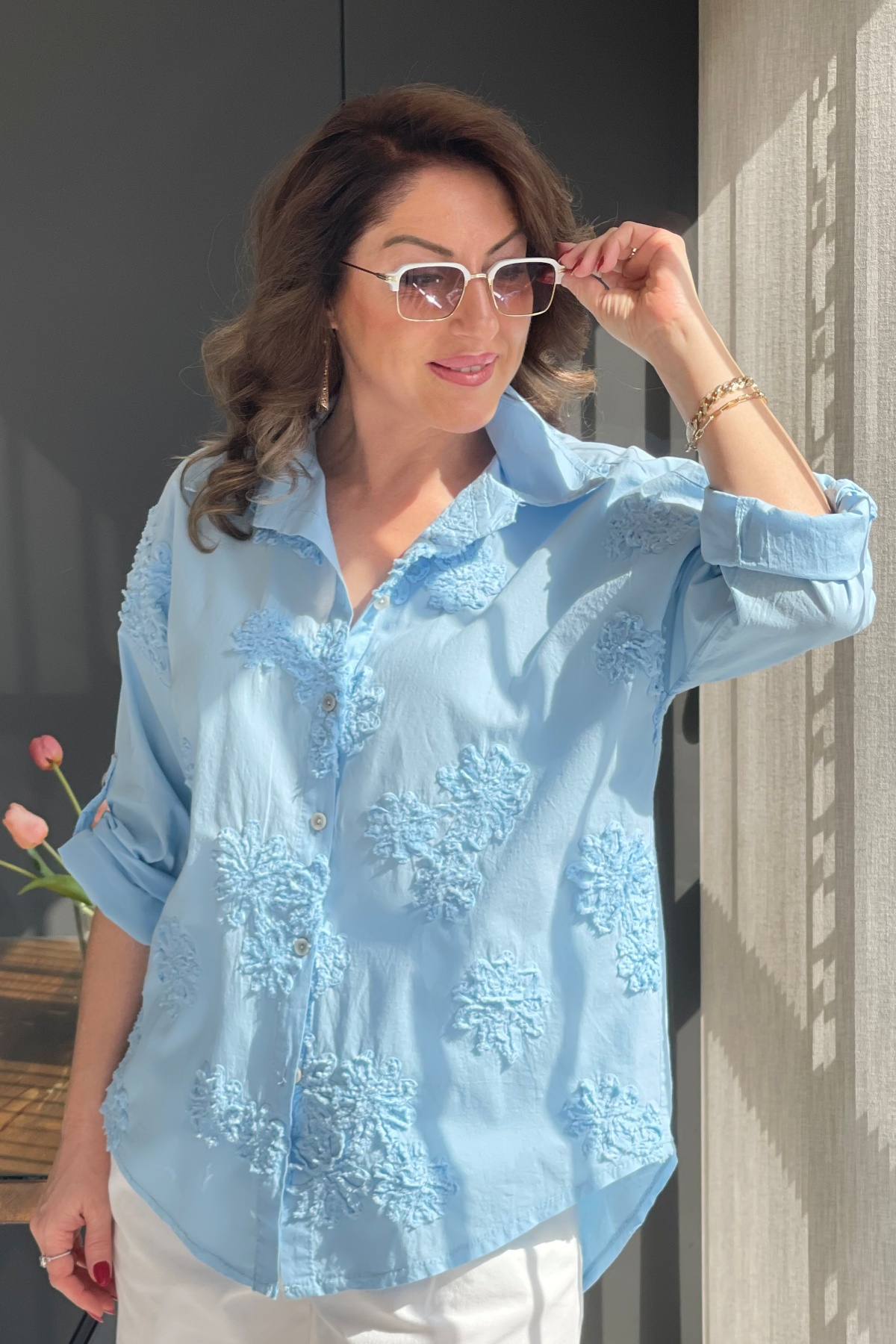 Kabartmalı Çiçek Desen İndigo Gömlek
