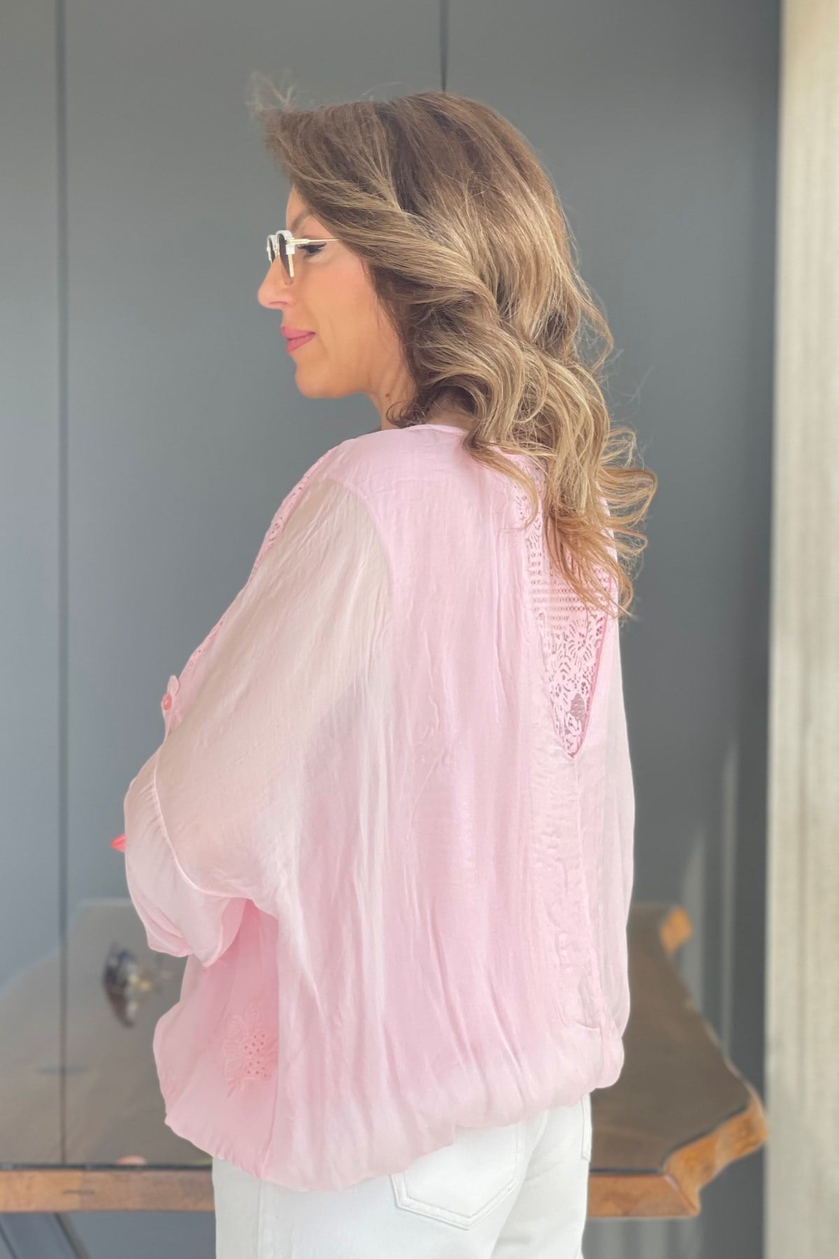 Kabartmalı Yaprak Desen İthal İpek Pembe Bluz