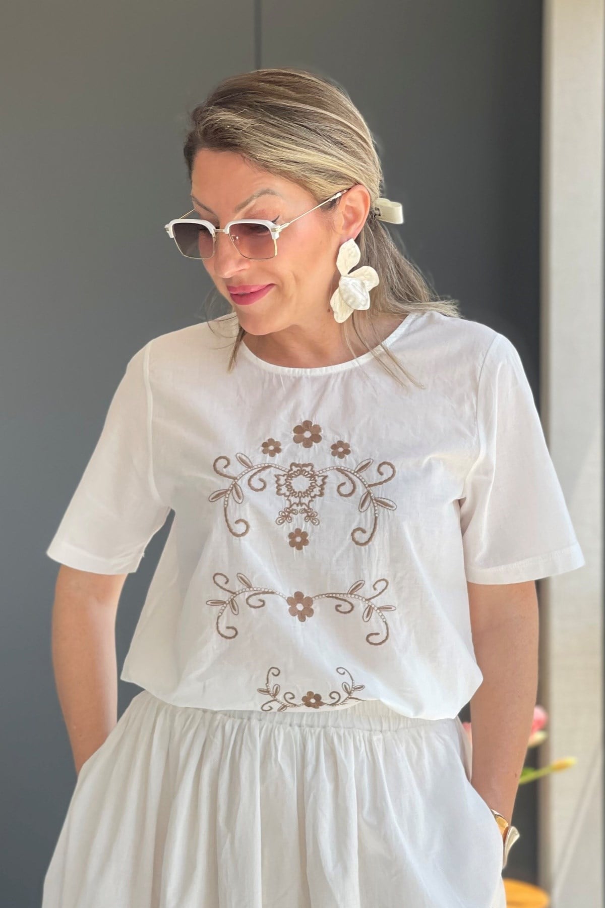 Kahve Çiçek Nakış Ekru Bluz