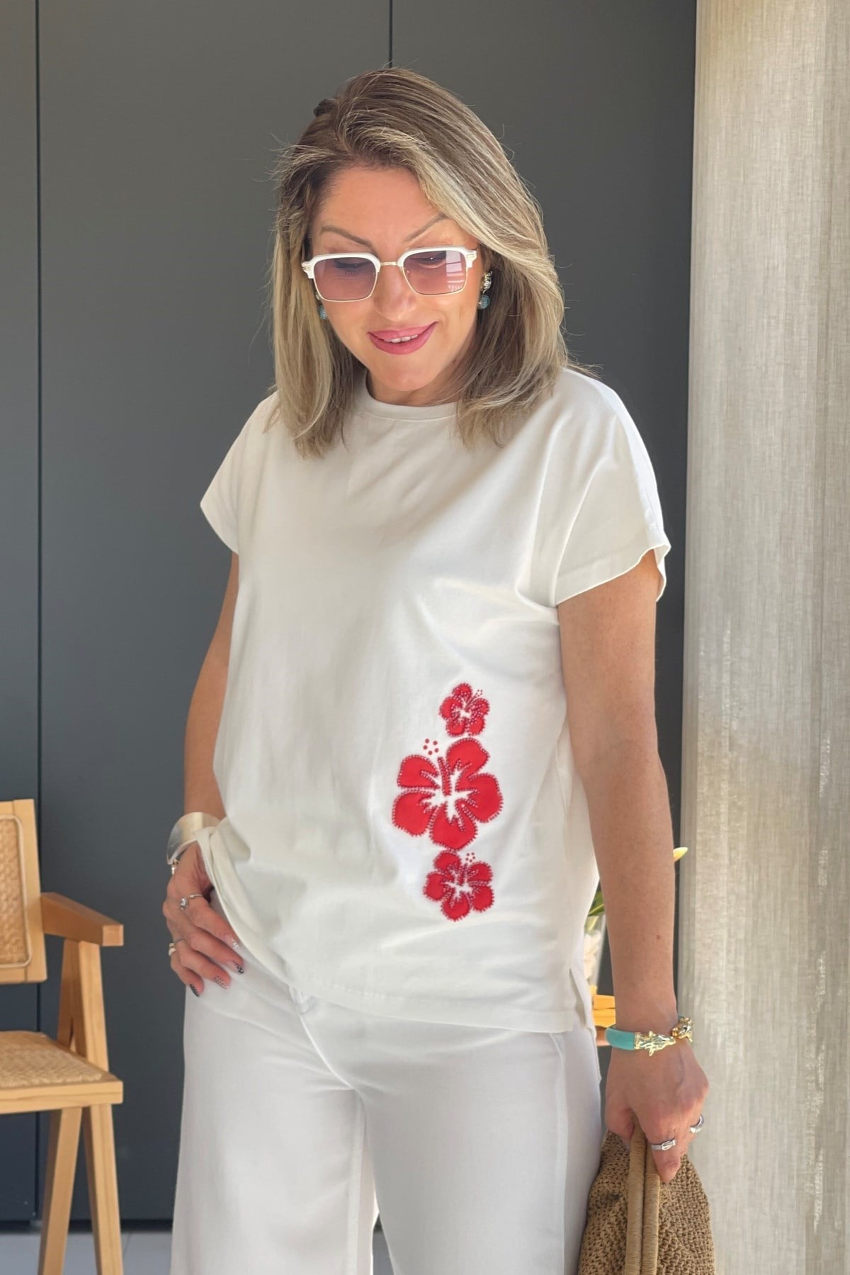 Kırmızı Boncuk Baskı Ekru T-Shirt