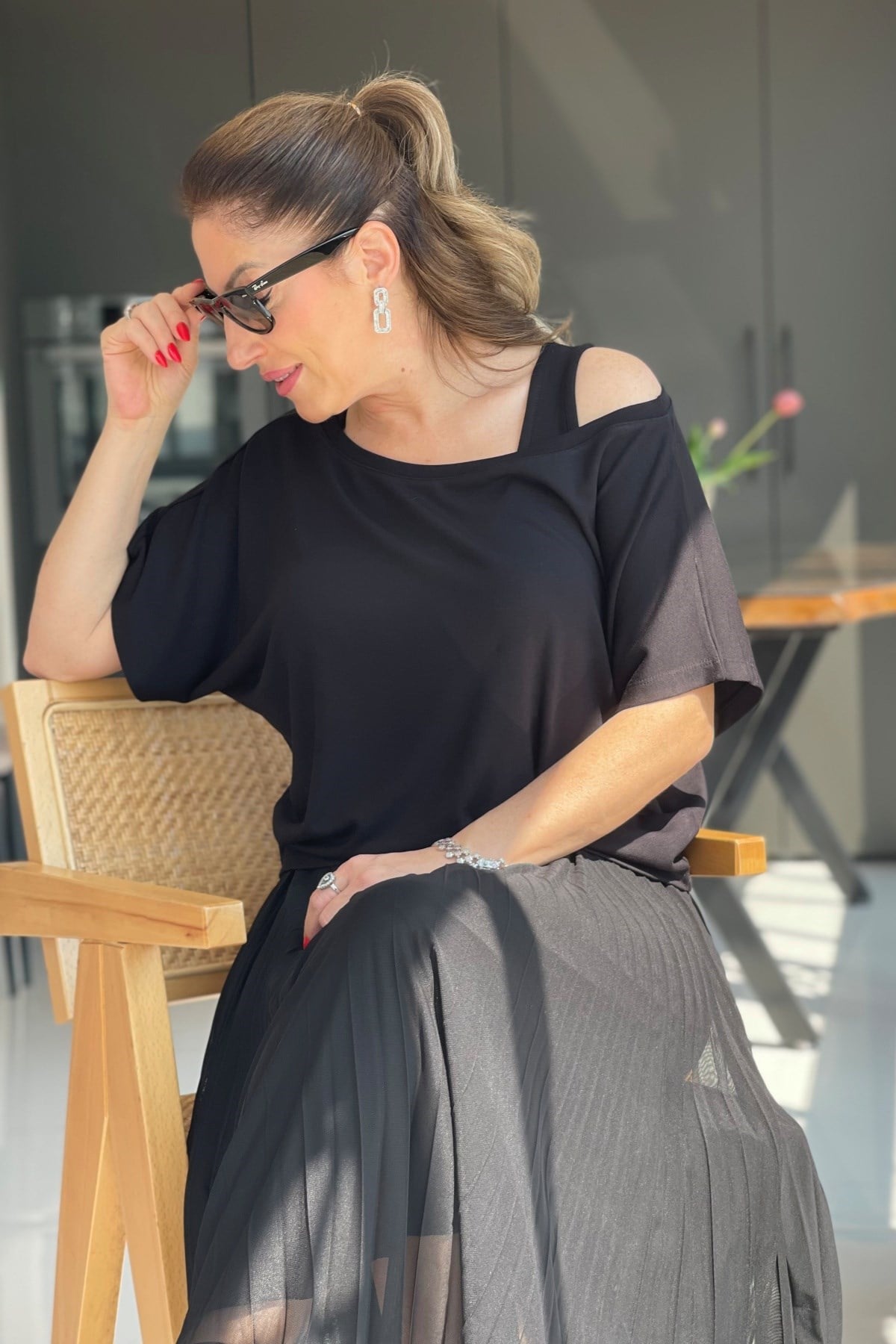 Kısa Kol Pilise Detay Siyah Elbise