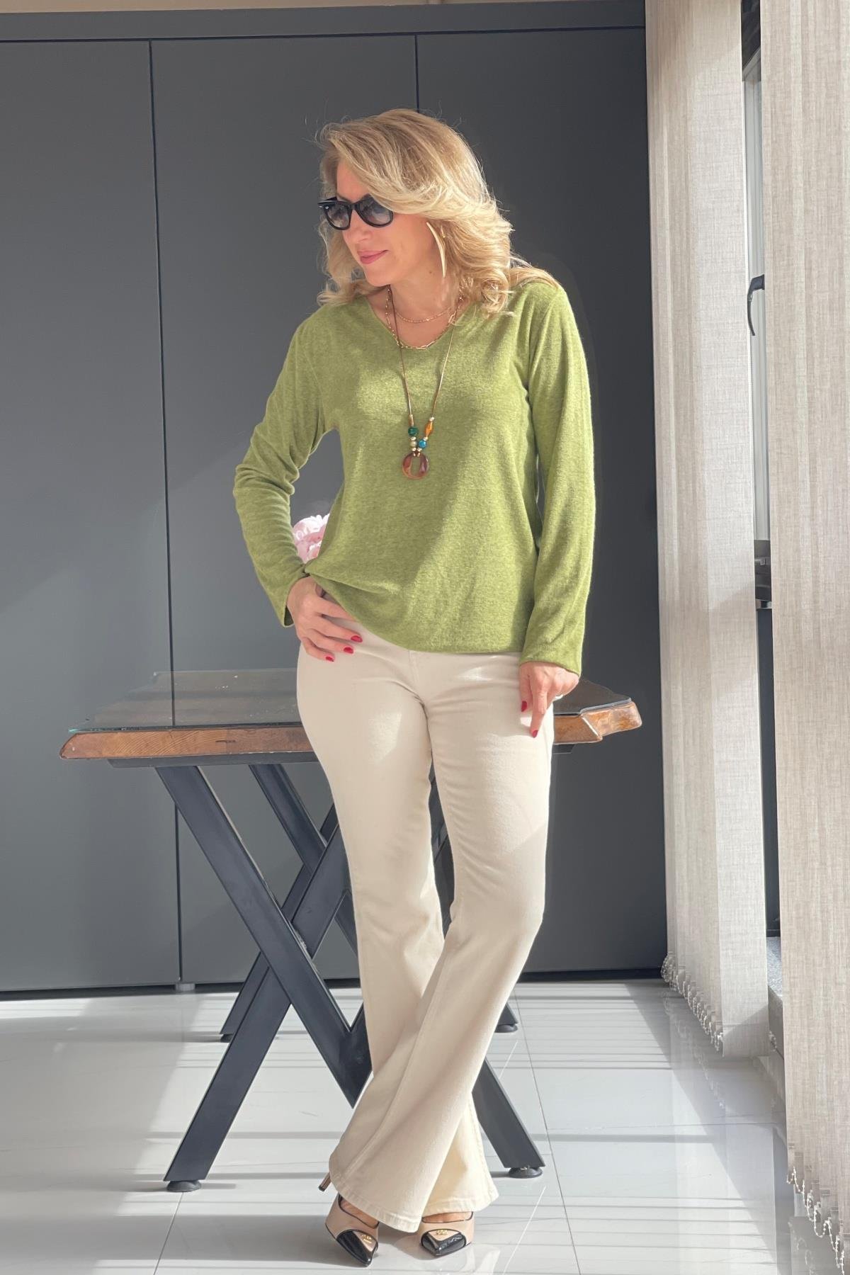 Kolye Detay Angora Fıstık Yeşili Bluz