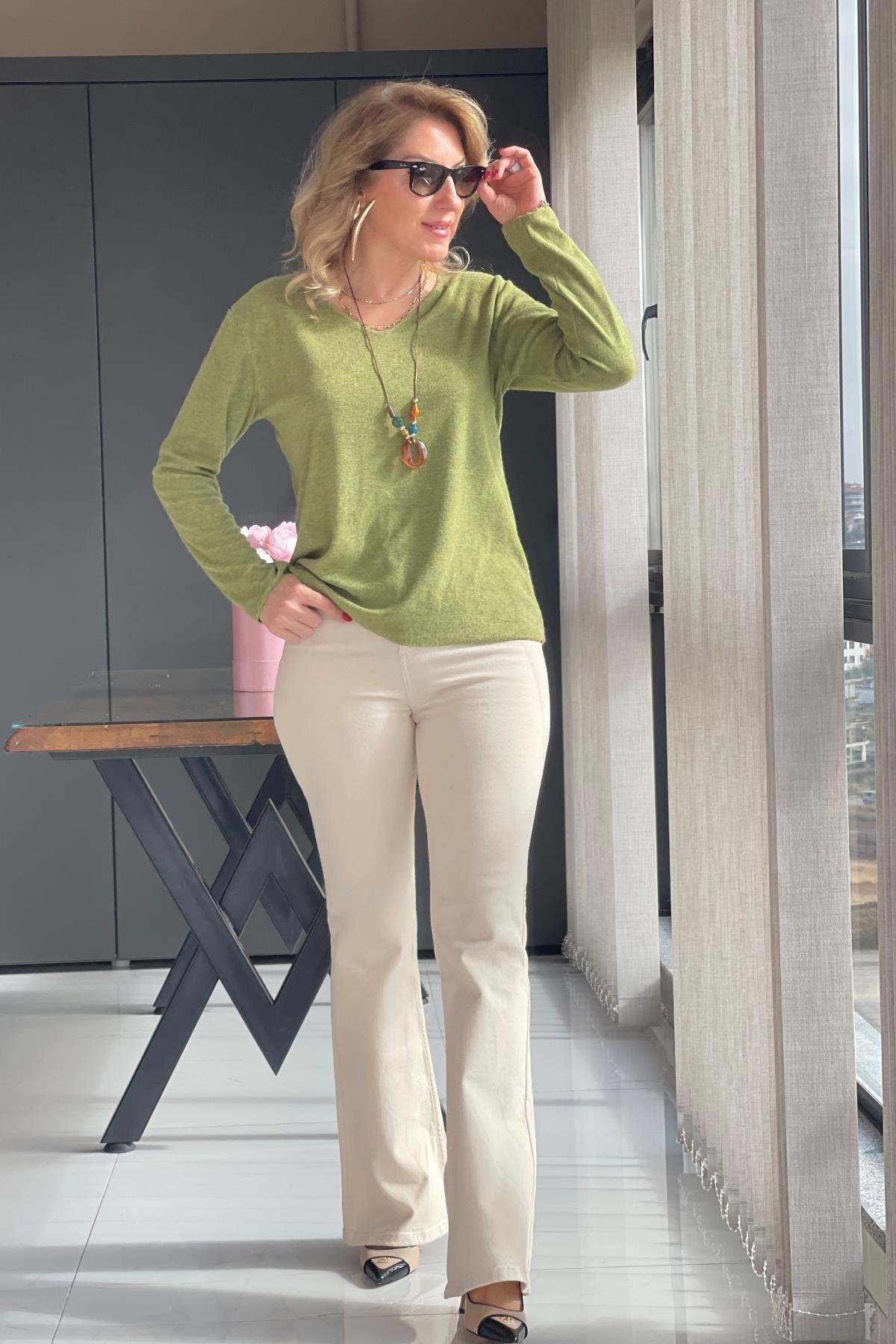Kolye Detay Angora Fıstık Yeşili Bluz
