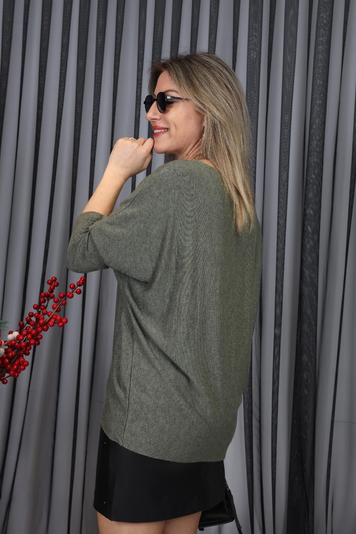 Kolye Detay İthal Haki Oversize Bluz