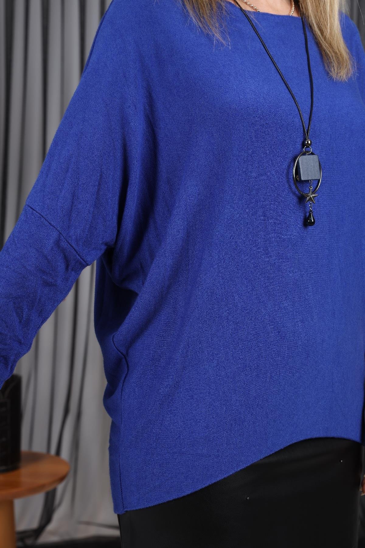 Kolye Detay İthal Lacivert Oversize Bluz