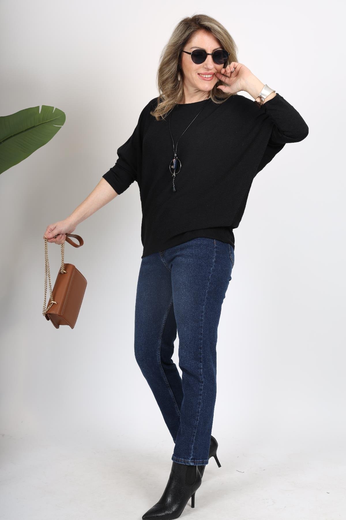 Kolye Detay İthal Siyah Oversize Bluz