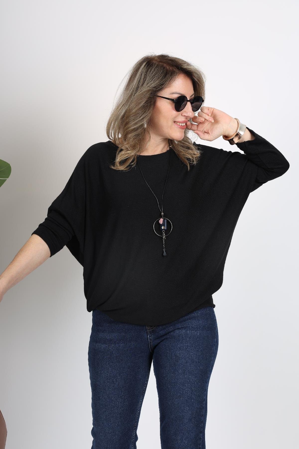 Kolye Detay İthal Siyah Oversize Bluz