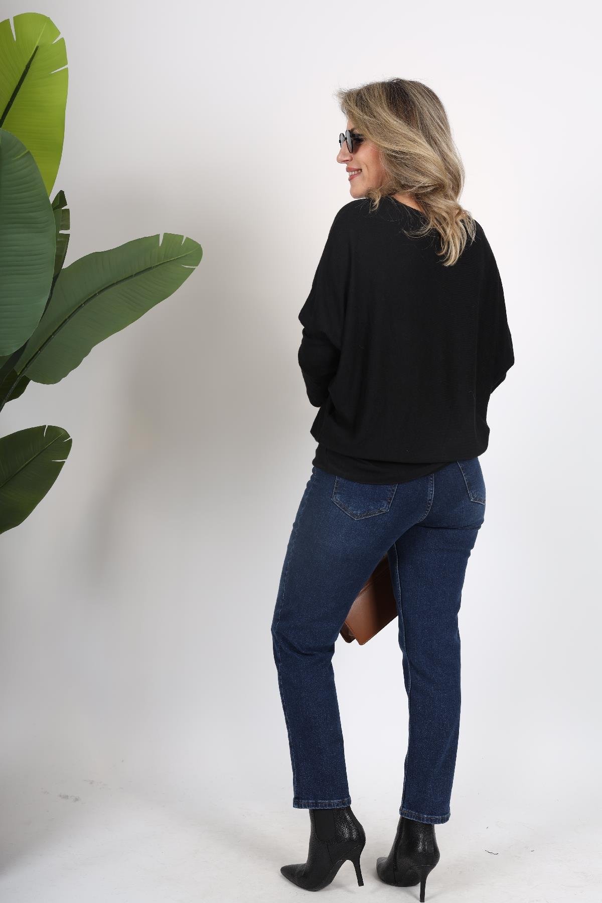 Kolye Detay İthal Siyah Oversize Bluz