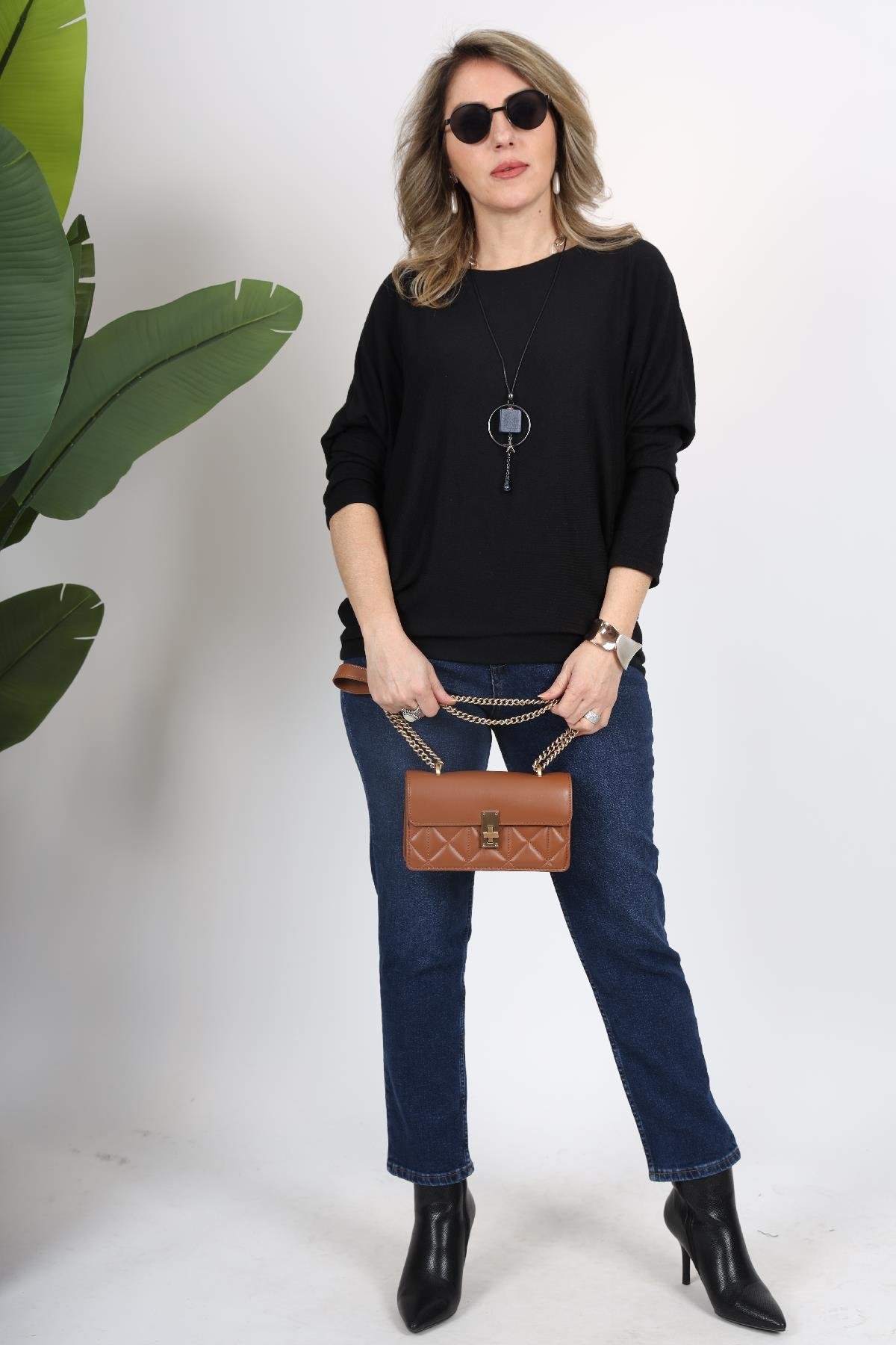 Kolye Detay İthal Siyah Oversize Bluz
