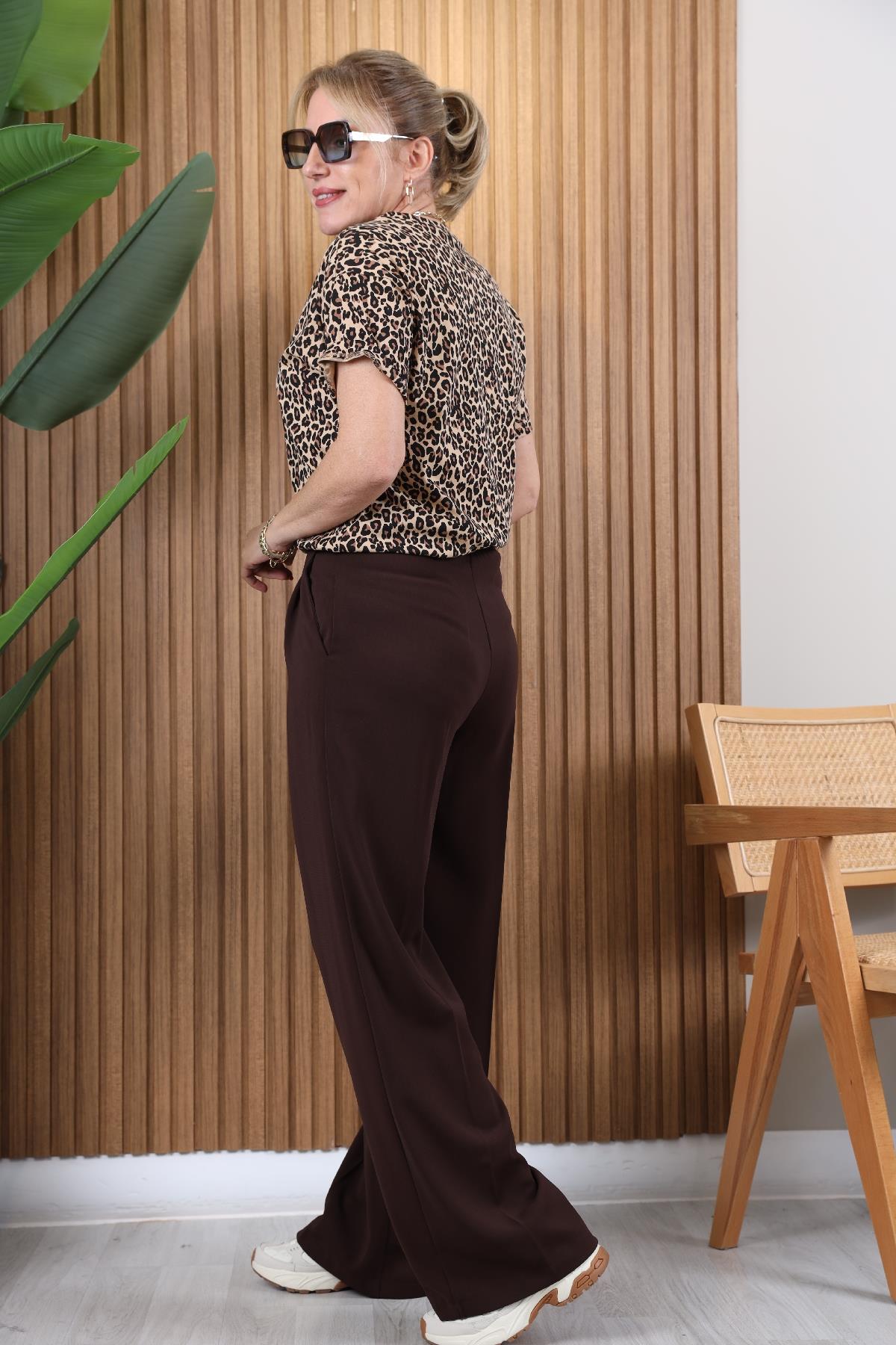 Kolye Detay Leo Desen Basic T-shirt