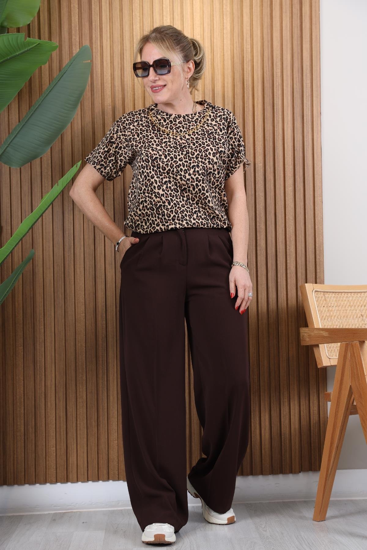 Kolye Detay Leo Desen Basic T-shirt