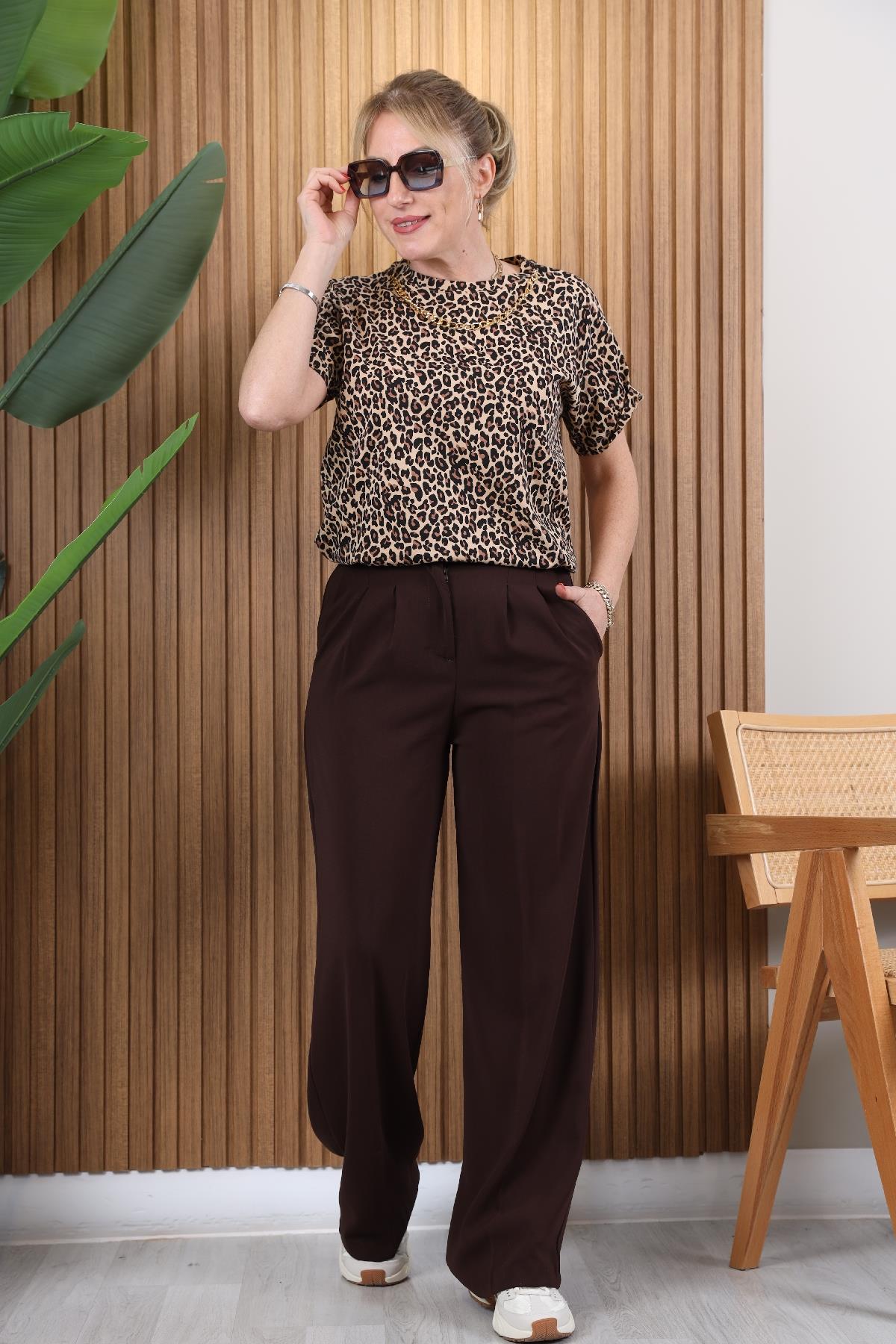 Kolye Detay Leo Desen Basic T-shirt