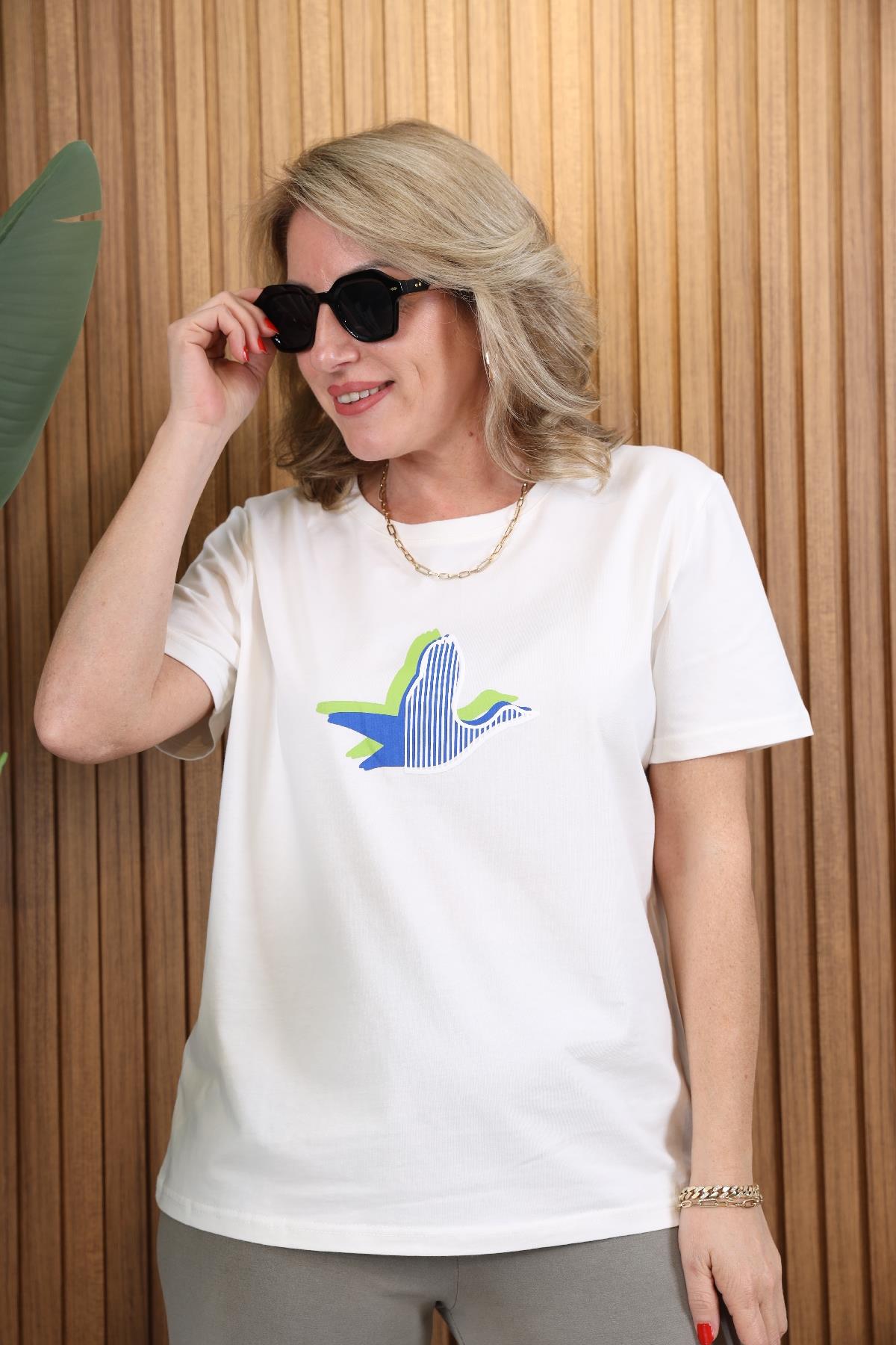 Lacivert Çizgili Kanat Desen Ekru T-Shirt