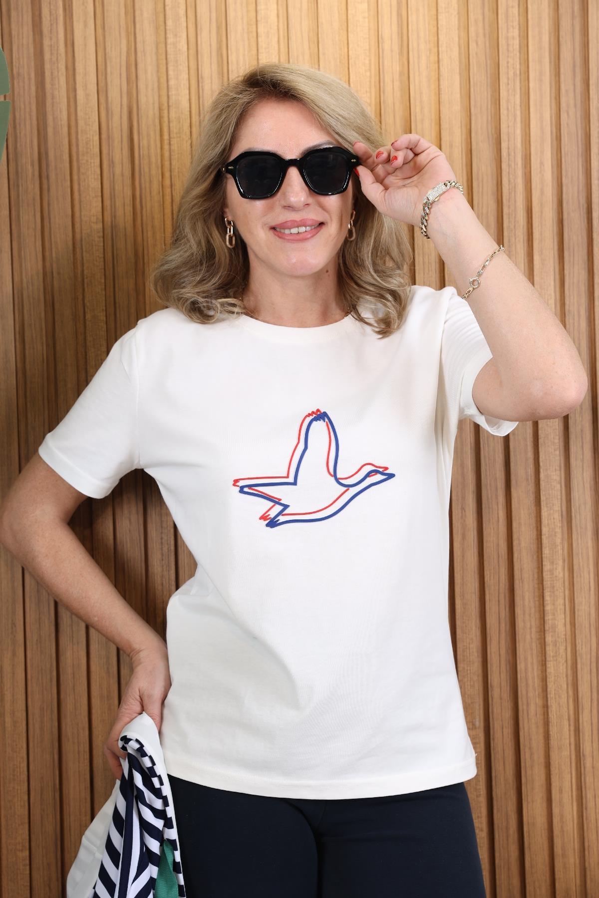 Lacivert Kırmızı Kanat Desen Ekru T-Shirt