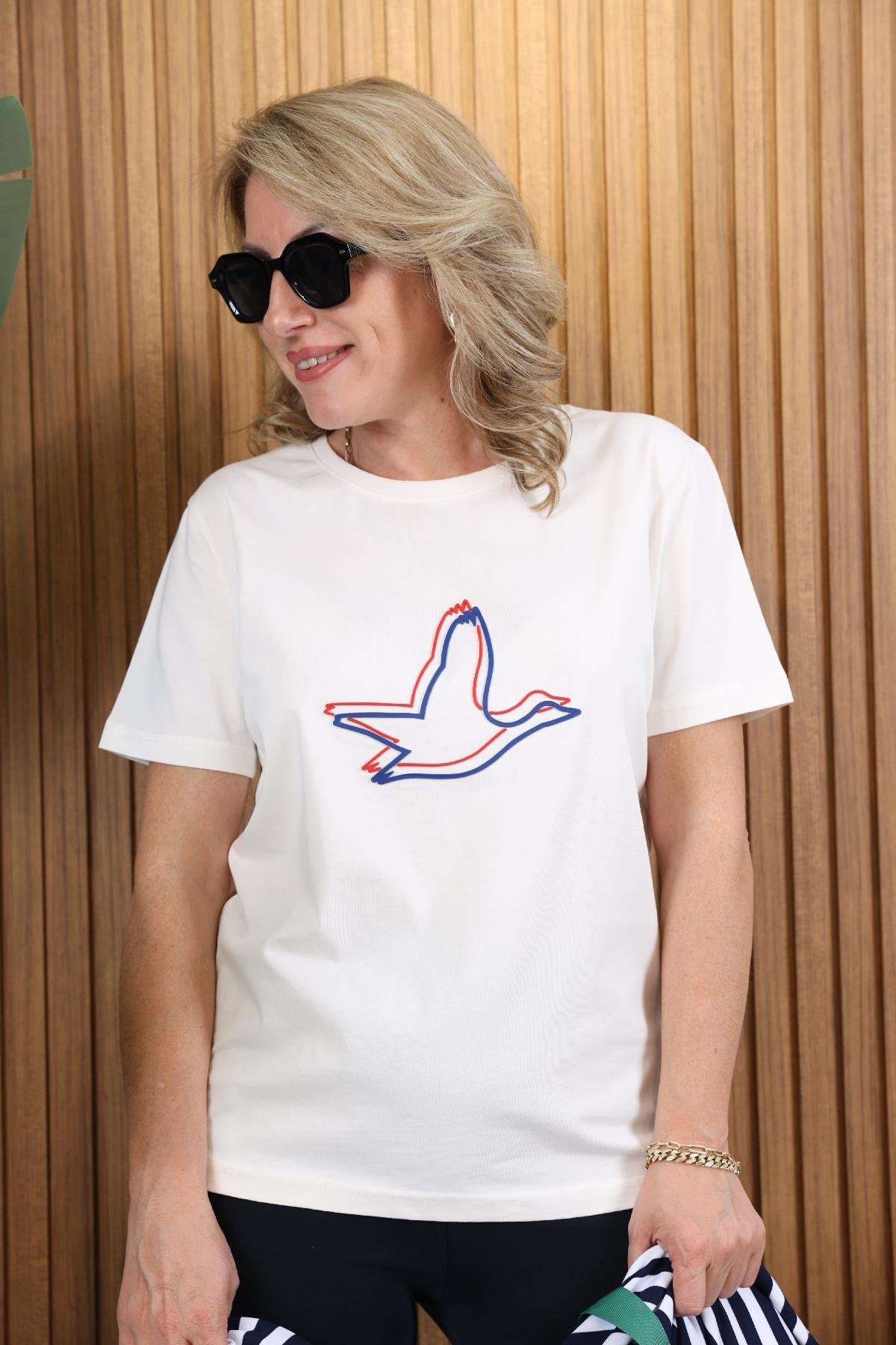 Lacivert Kırmızı Kanat Desen Ekru T-Shirt