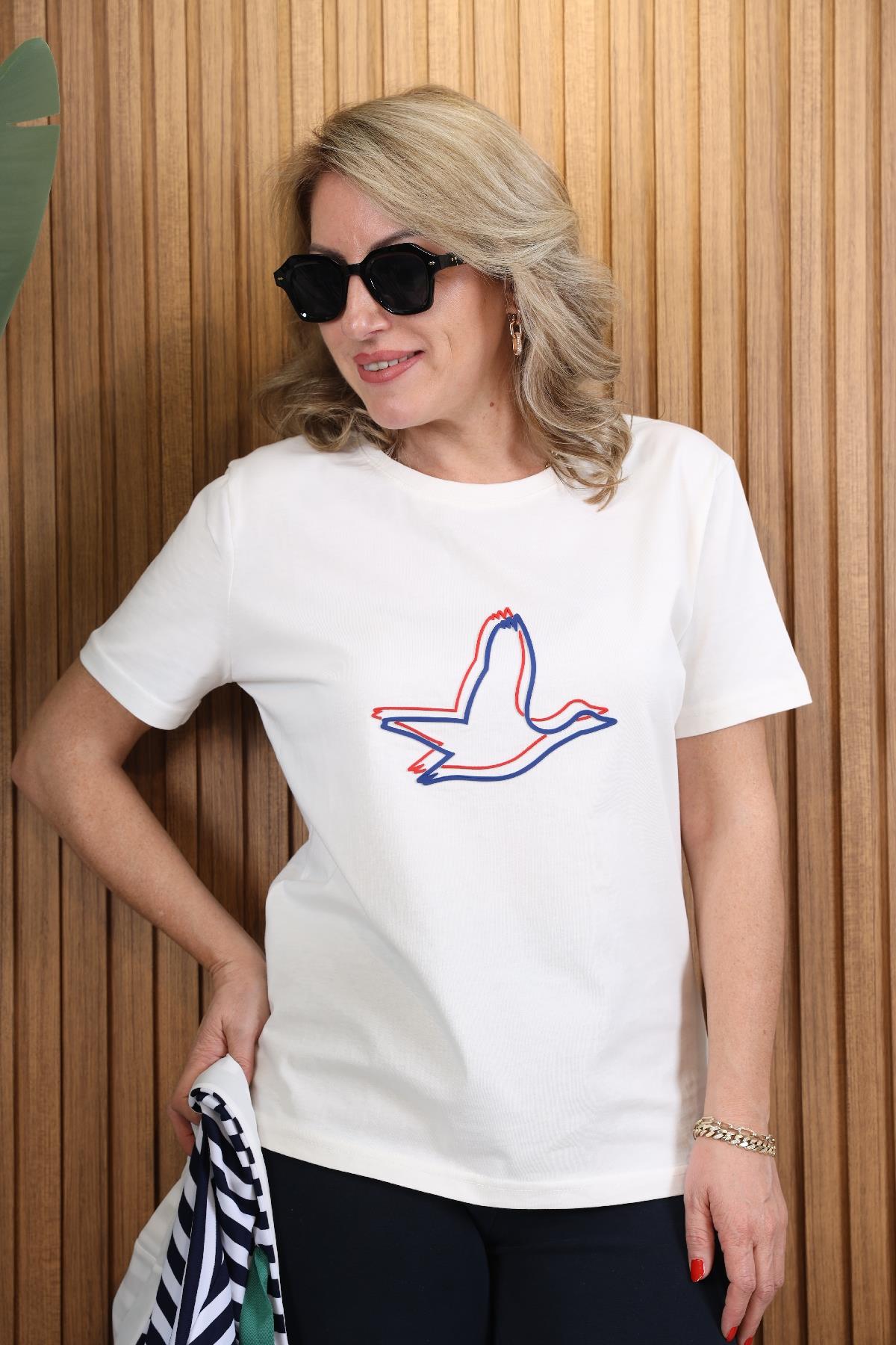 Lacivert Kırmızı Kanat Desen Ekru T-Shirt