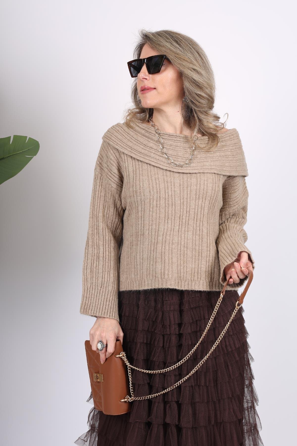 Madonna Yaka Camel Kazak