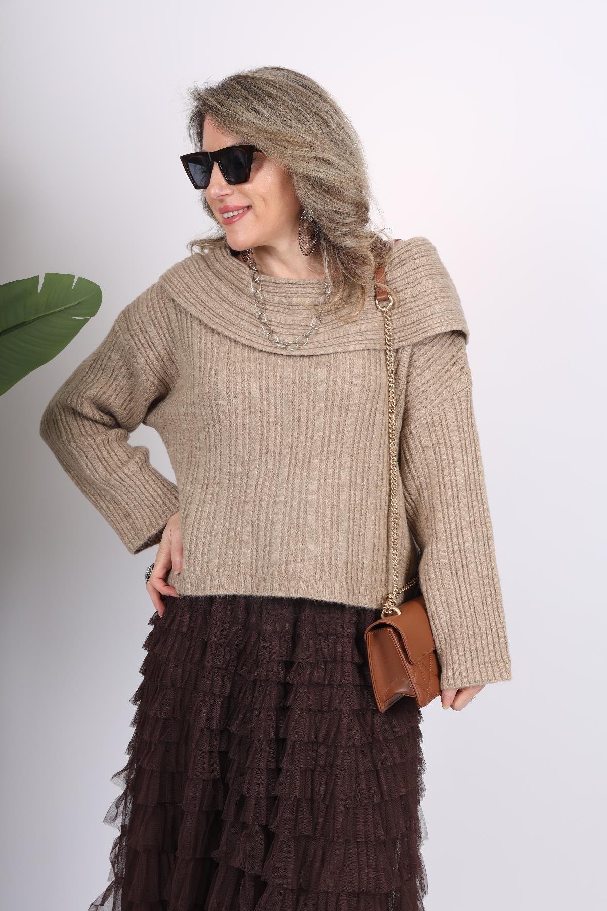 Madonna Yaka Camel Kazak