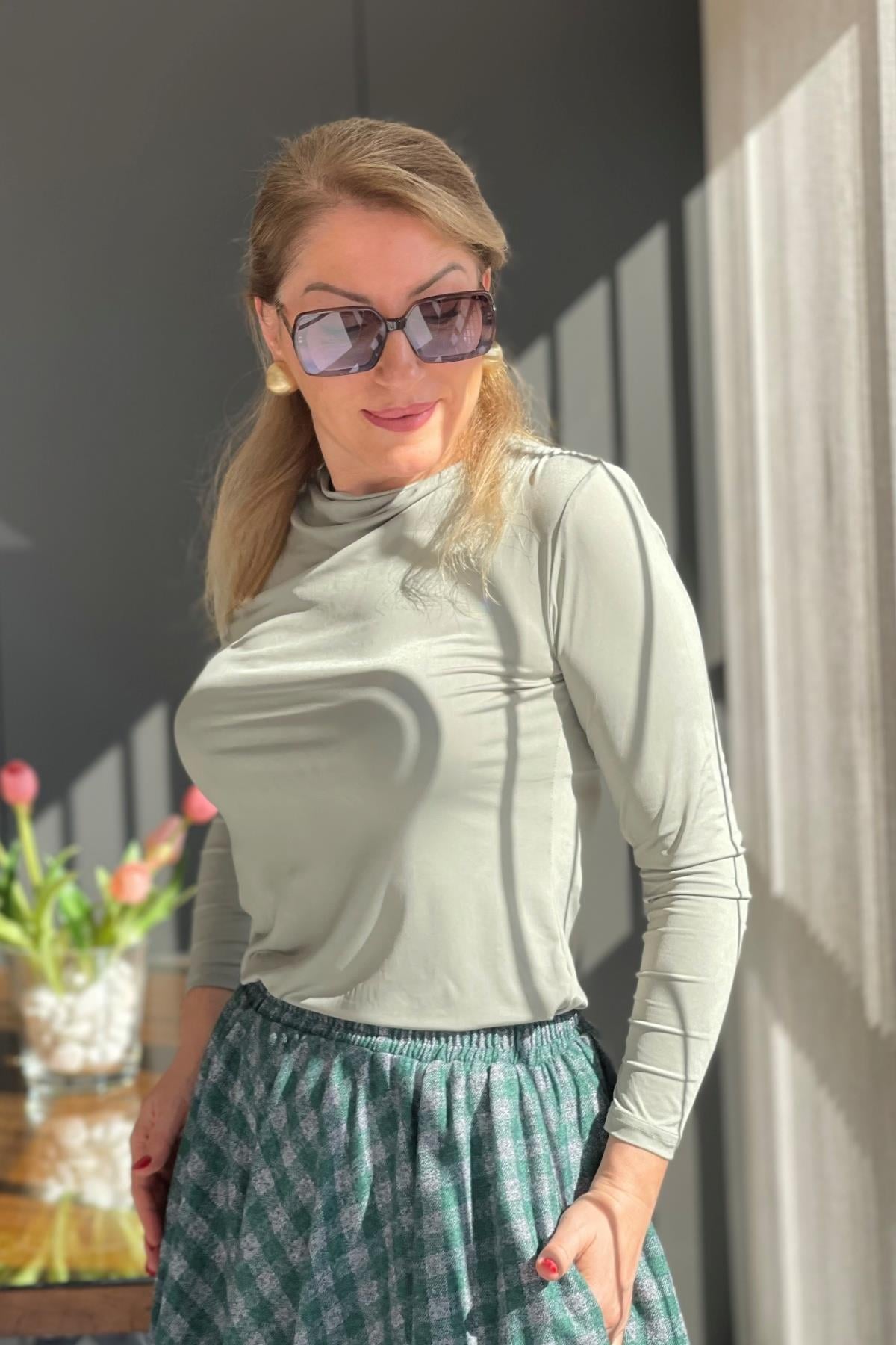 Mint Yeşili Büzgü Detay Bluz