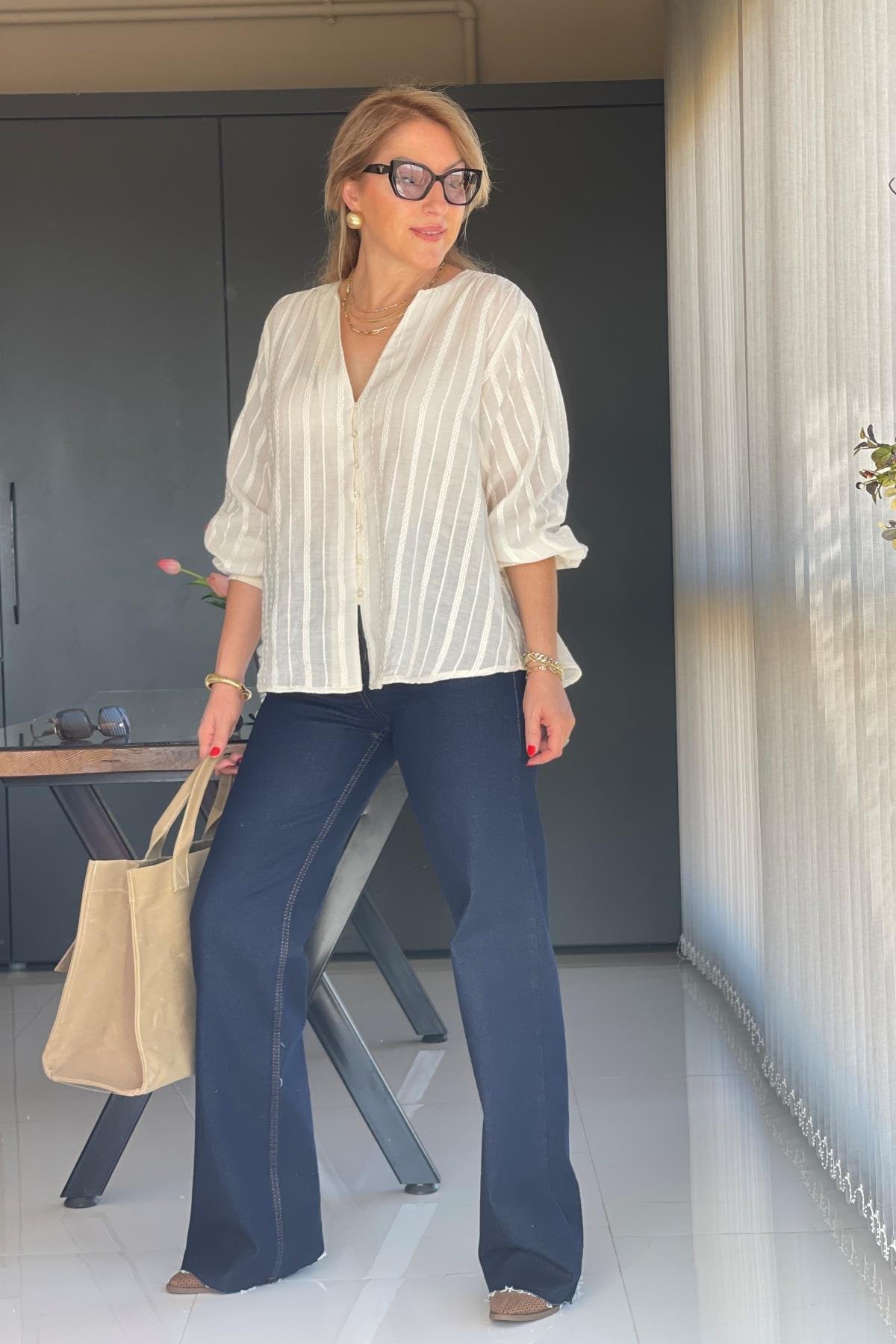 Oversize Jakarlı Ekru Gömlek