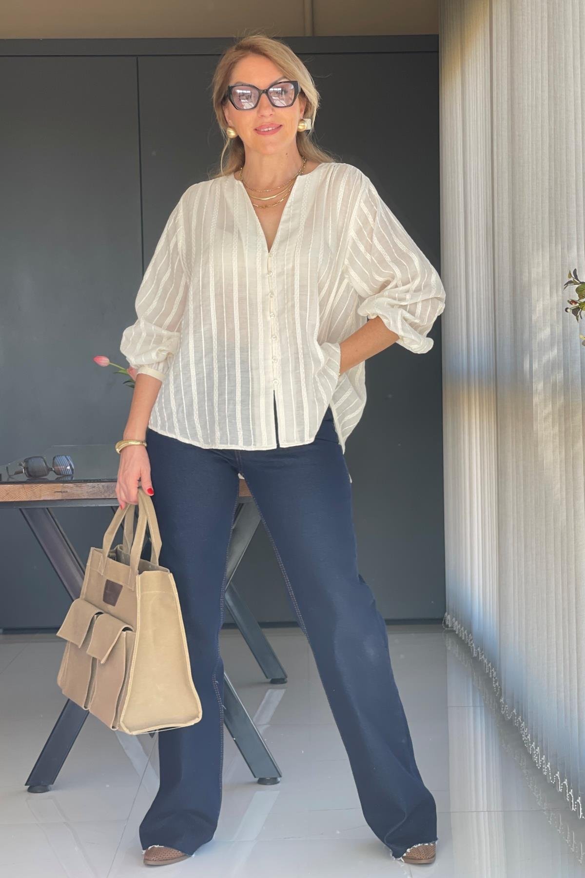 Oversize Jakarlı Ekru Gömlek
