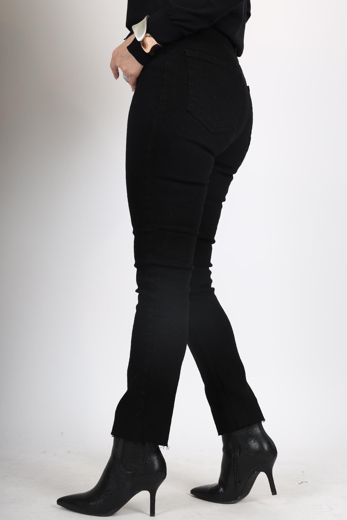 Paça Detay Siyah Jean
