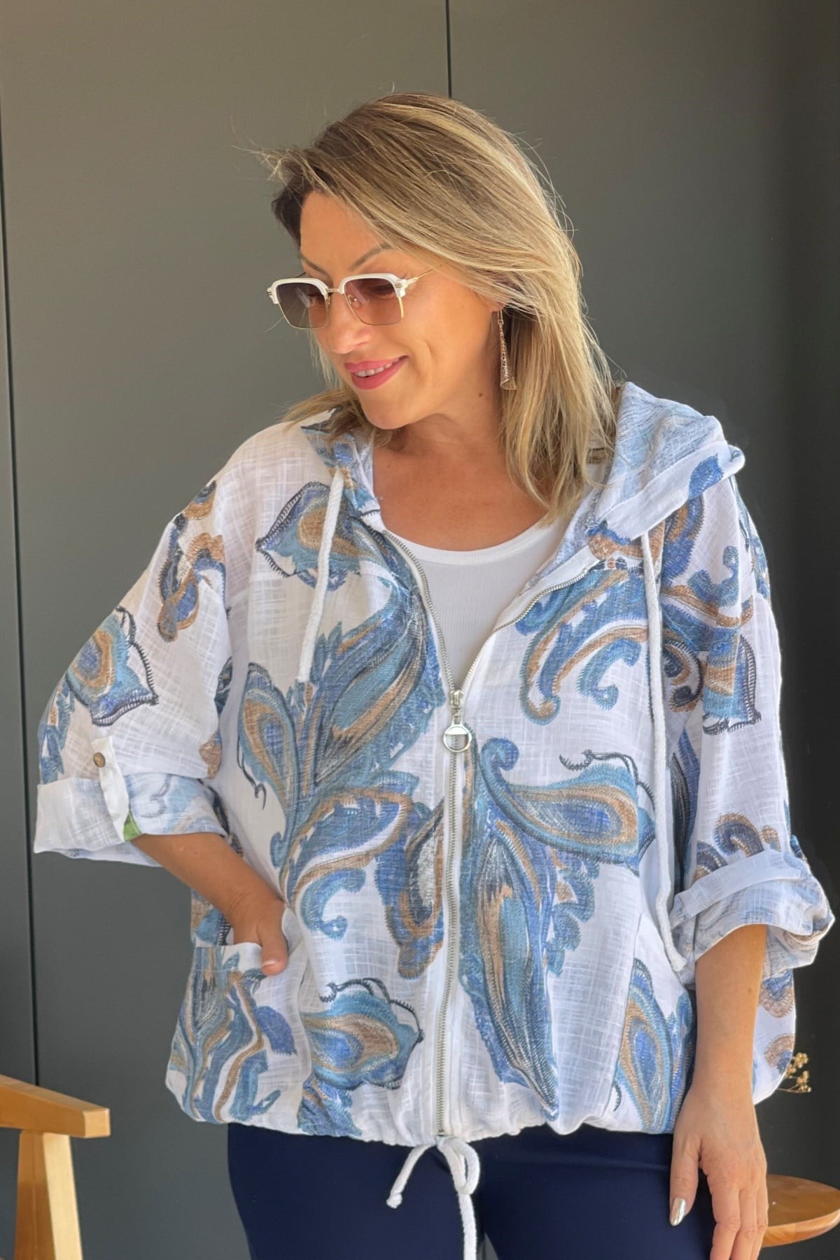Şal Desen Kapüşonlu İthal Beyaz Ceket