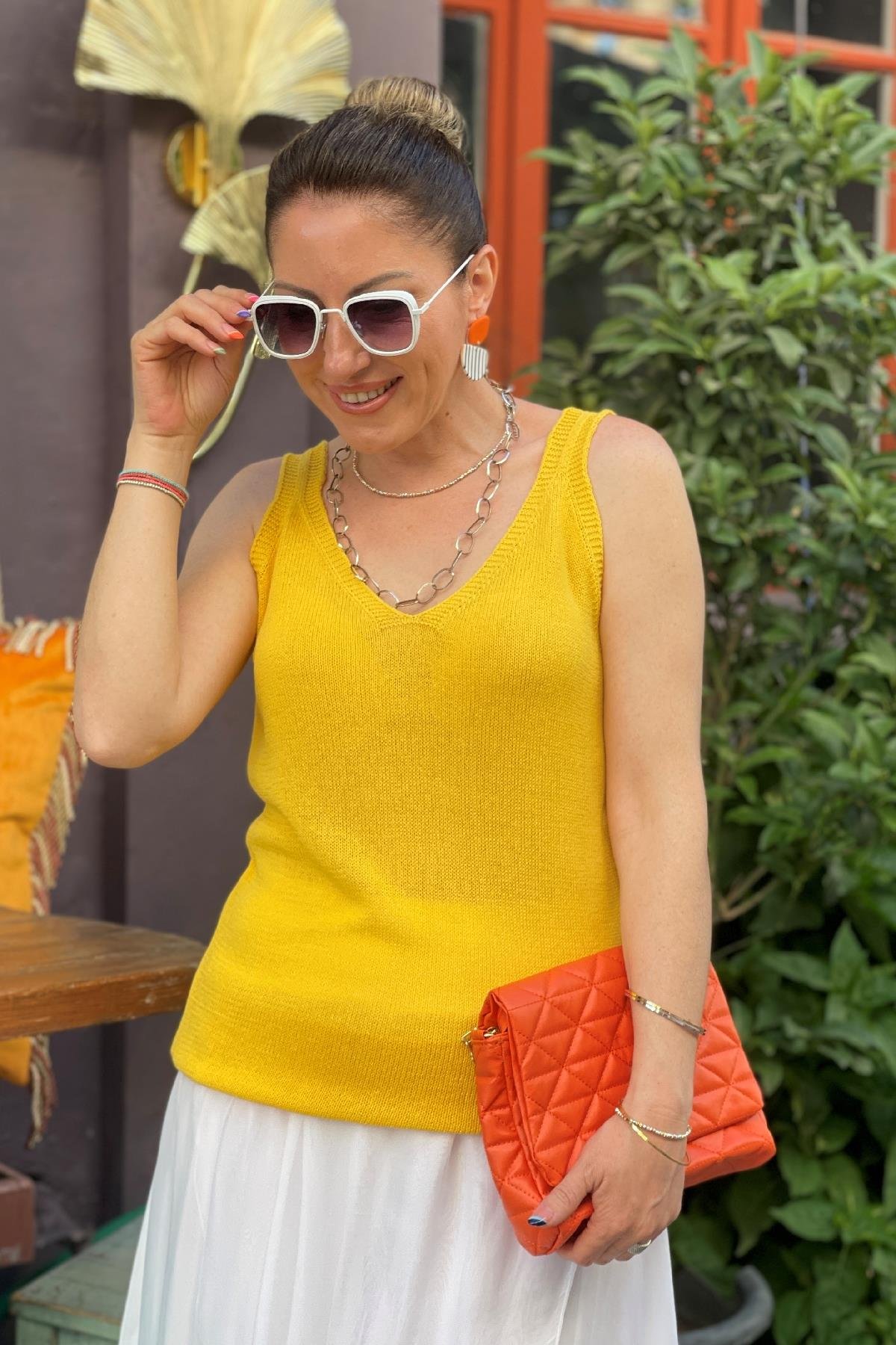 Sarı V Yaka Kalın Askı Kolsuz Triko