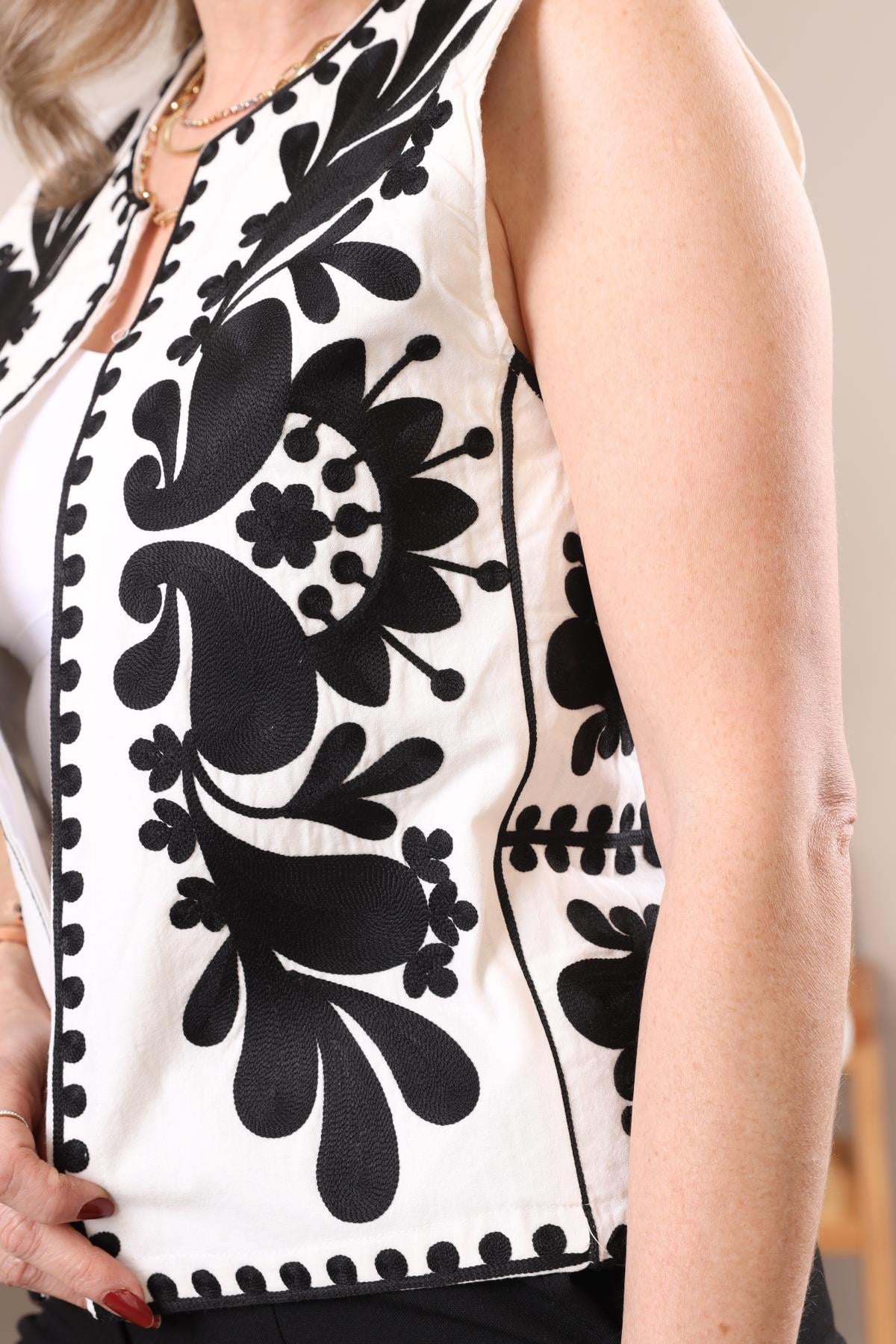 Siyah Motif Desen Yelek