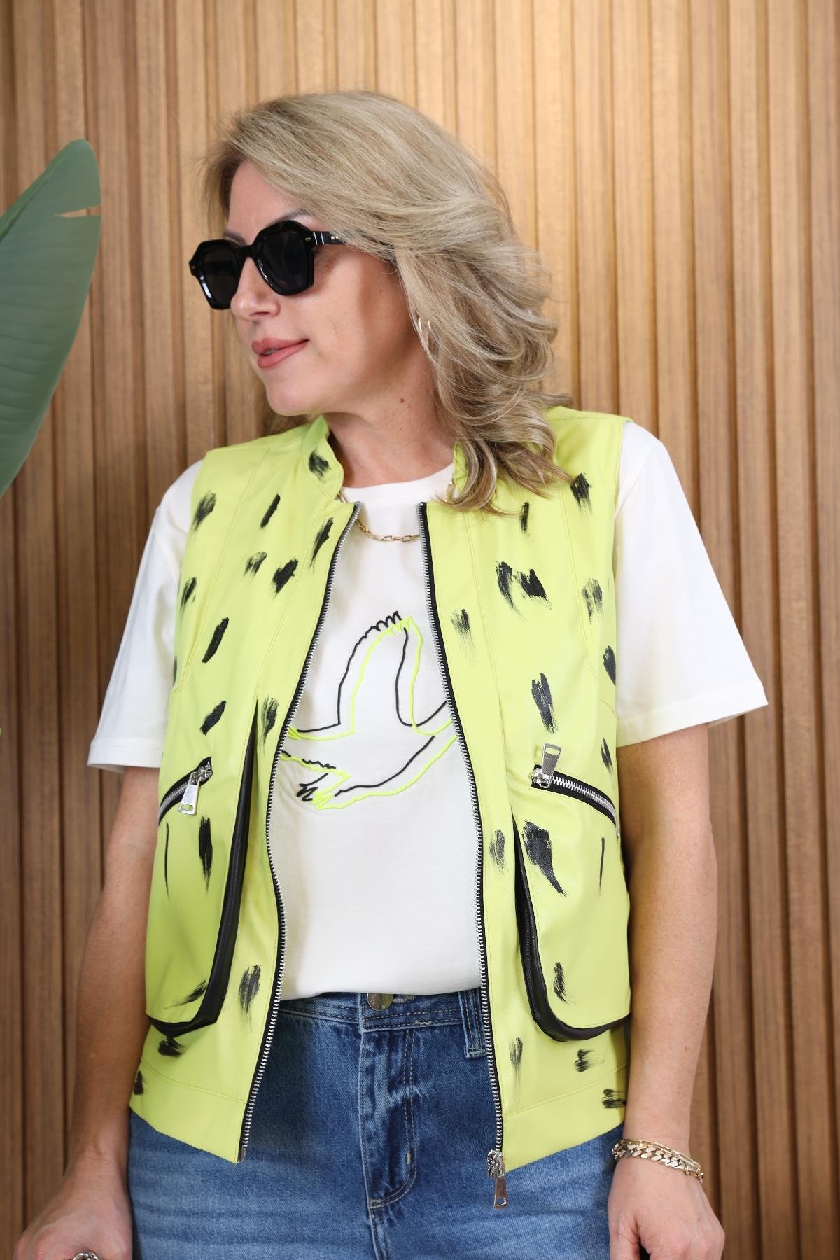 Siyah Neon Kanat Desen Ekru T-Shirt