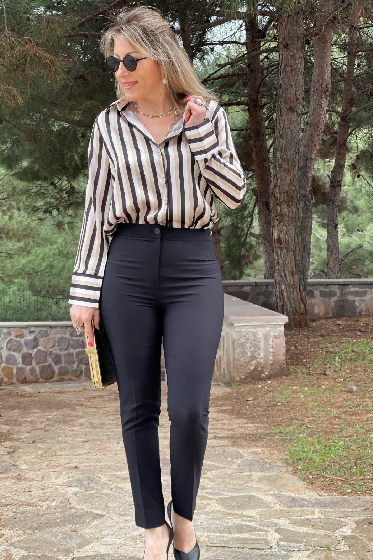 Siyah Paça Detaylı Kumaş Pantolon