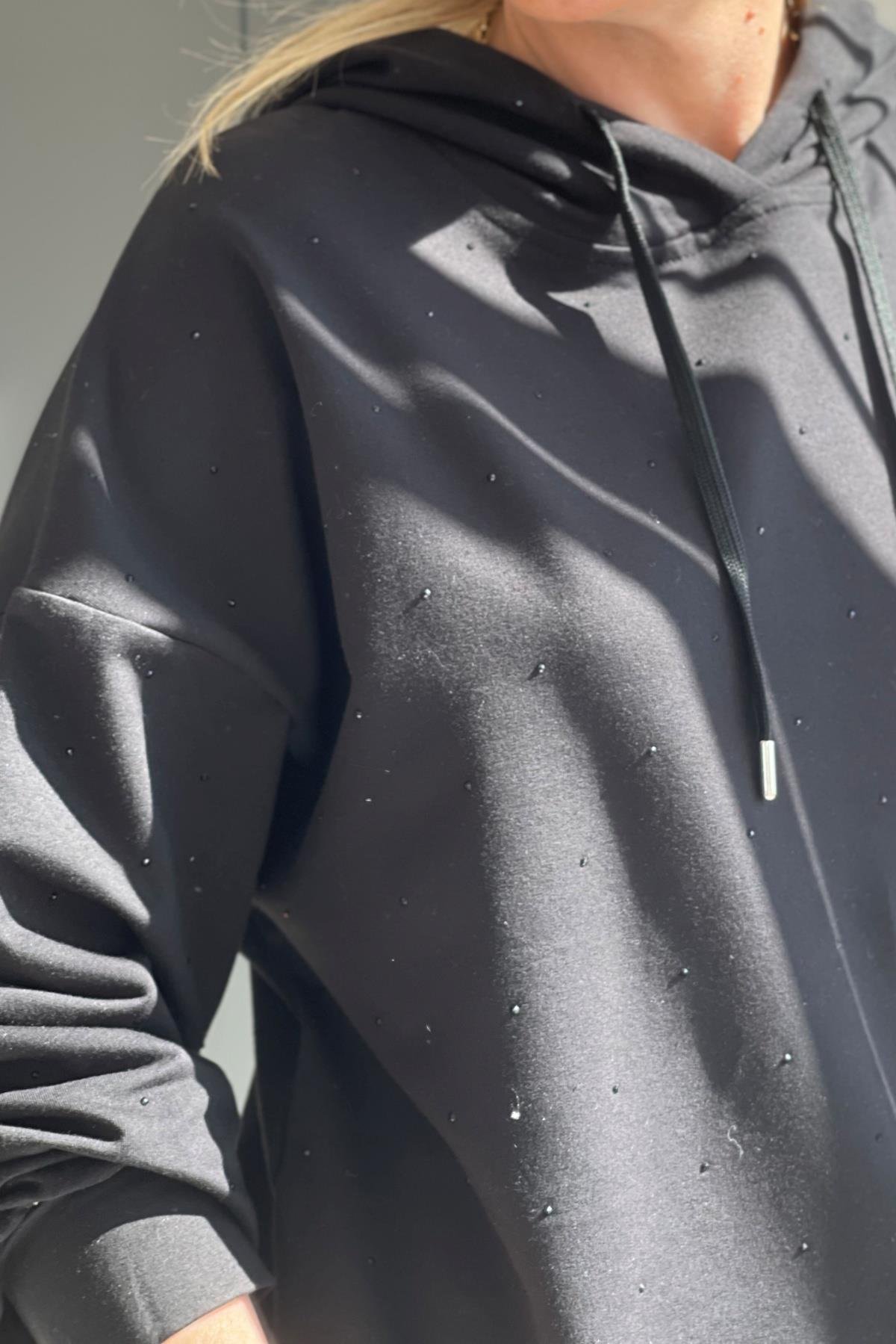 Siyah Taş Detay Sweat
