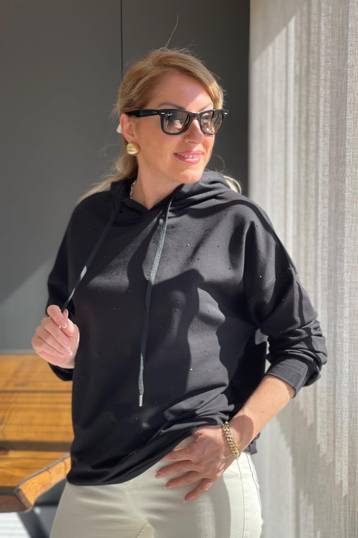 Siyah Taş Detay Sweat