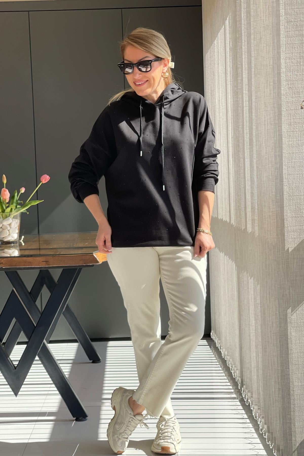 Siyah Taş Detay Sweat