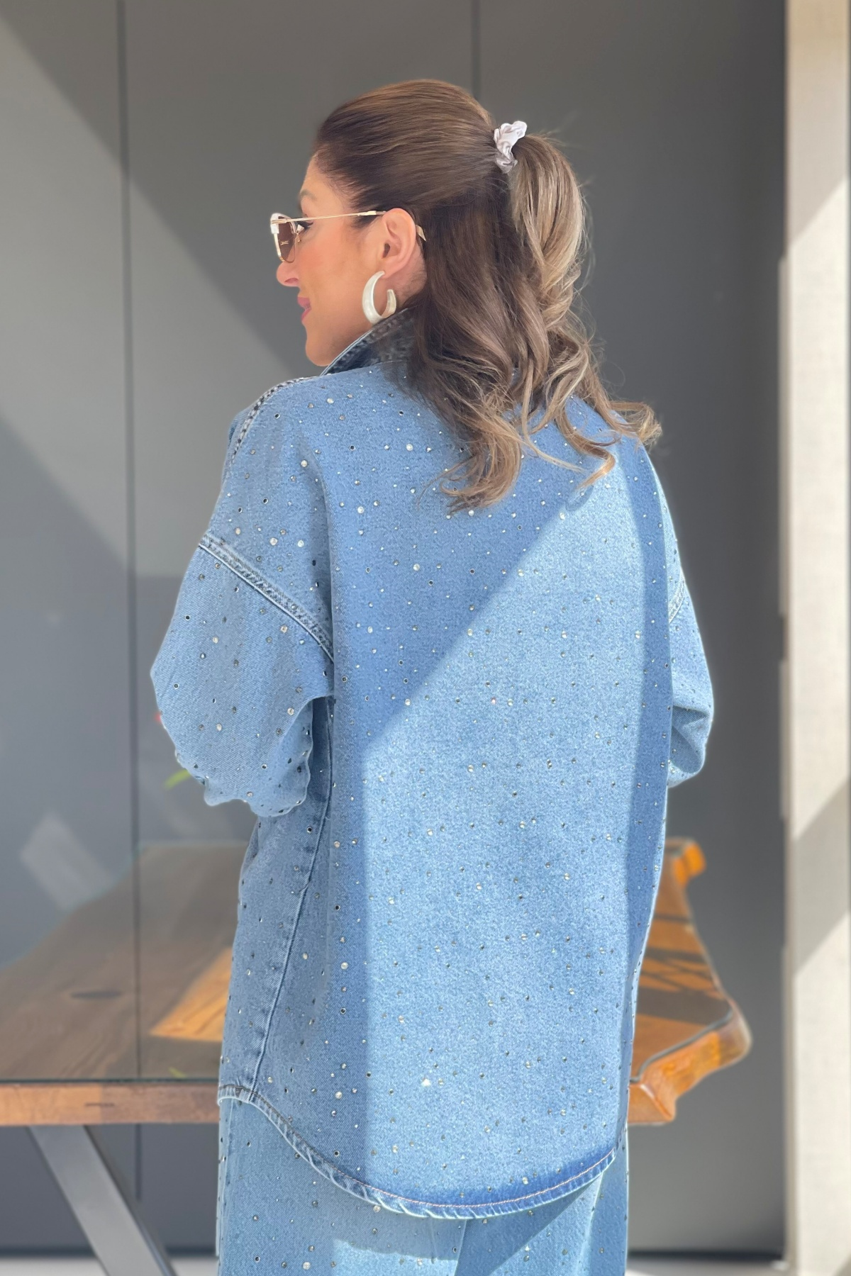 Taş Detay Denim Mavi Gömlek