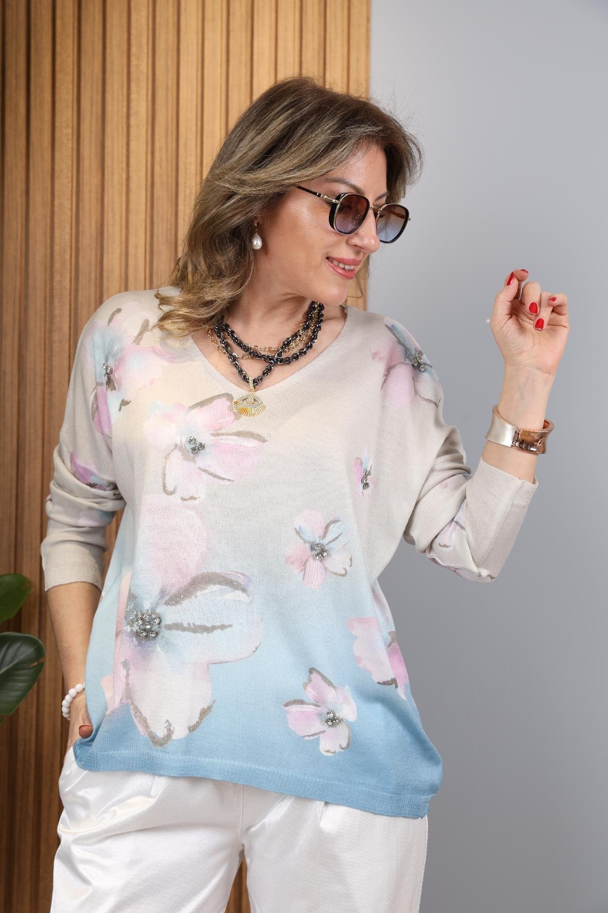 Taş Detay İthal Çiçekli Bej Bluz