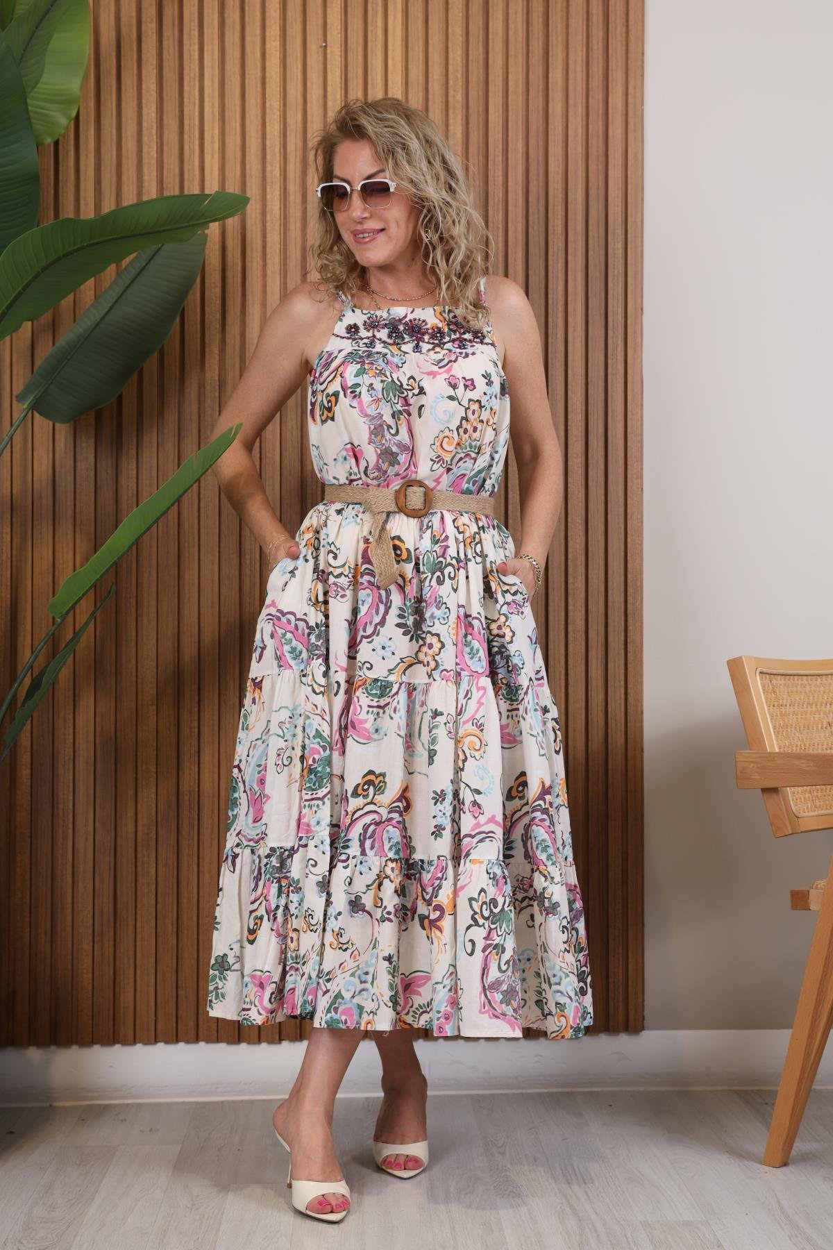 Taşlı Nakış Detay Elbise