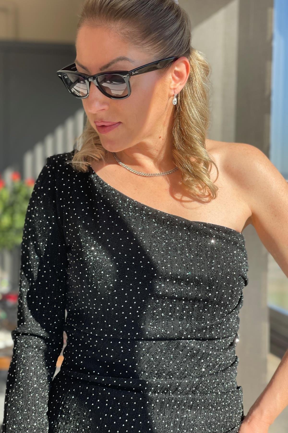 Tek Omuz Işıltılı Siyah Elbise