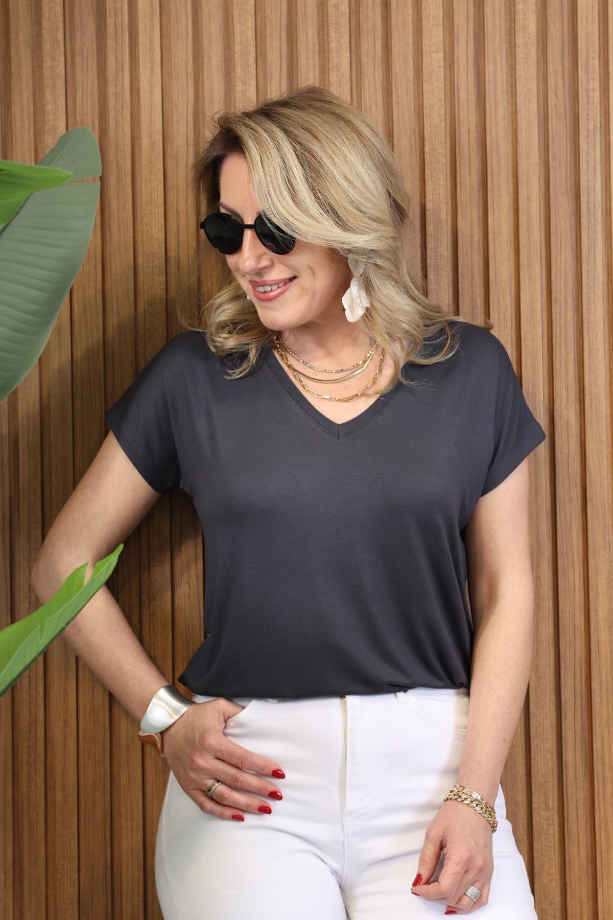V Yaka Antrasit Basic T-shirt