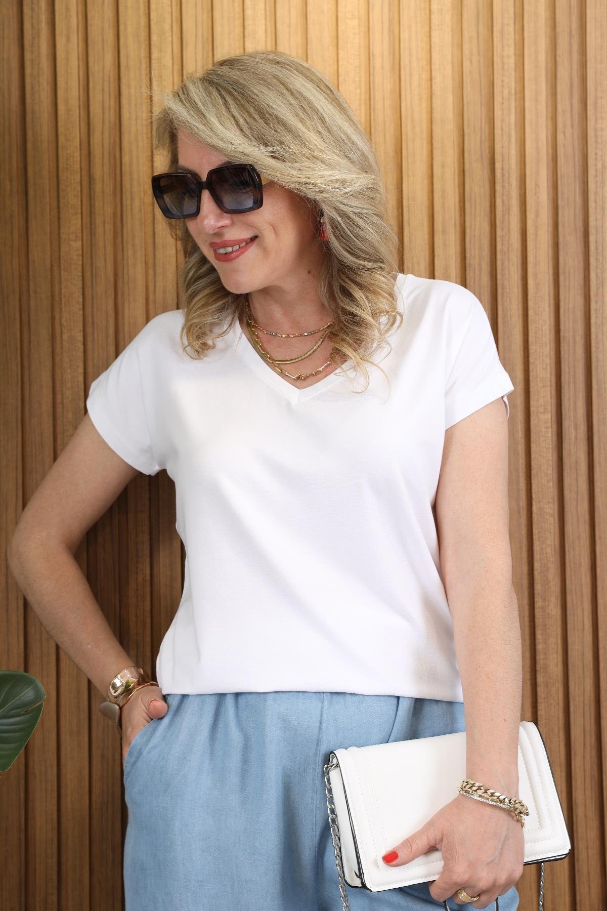 V Yaka Basic Beyaz T-shirt