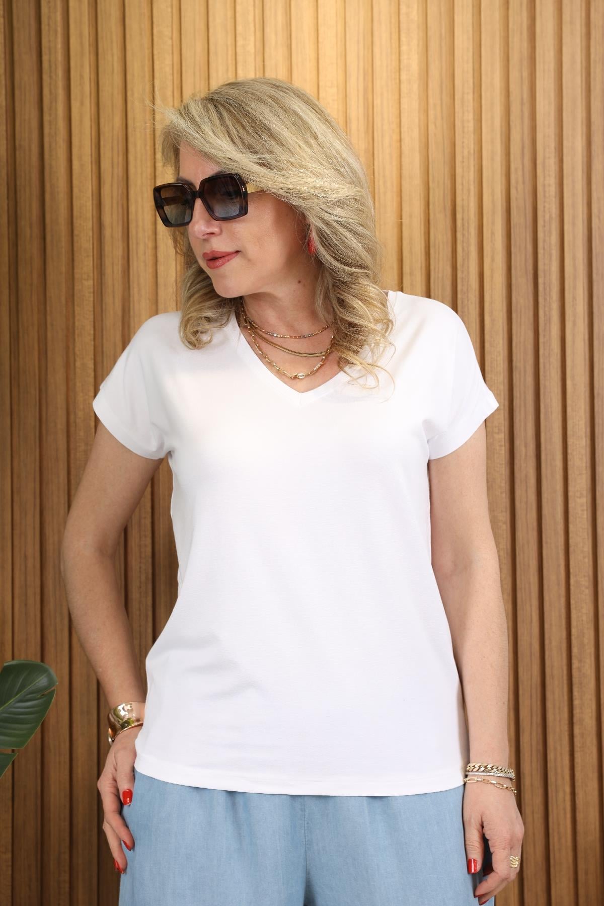 V Yaka Basic Beyaz T-shirt