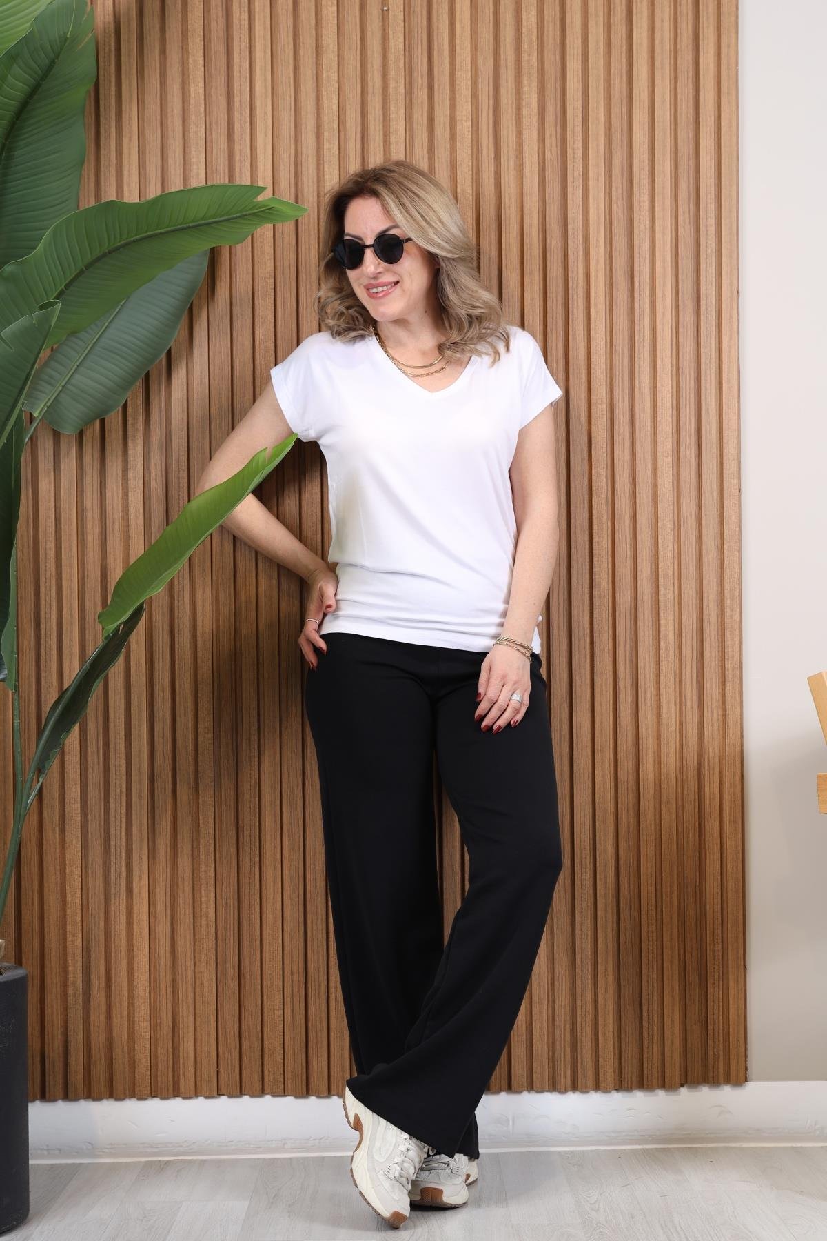V Yaka Beyaz Basic T-shirt