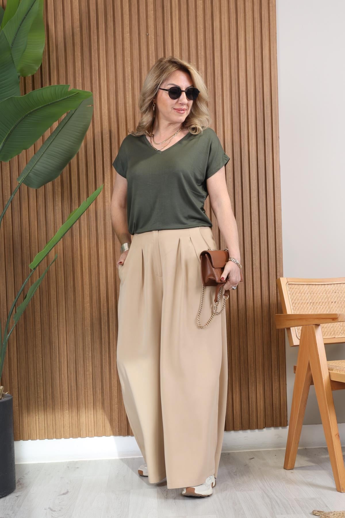 V Yaka Haki Basic T-shirt