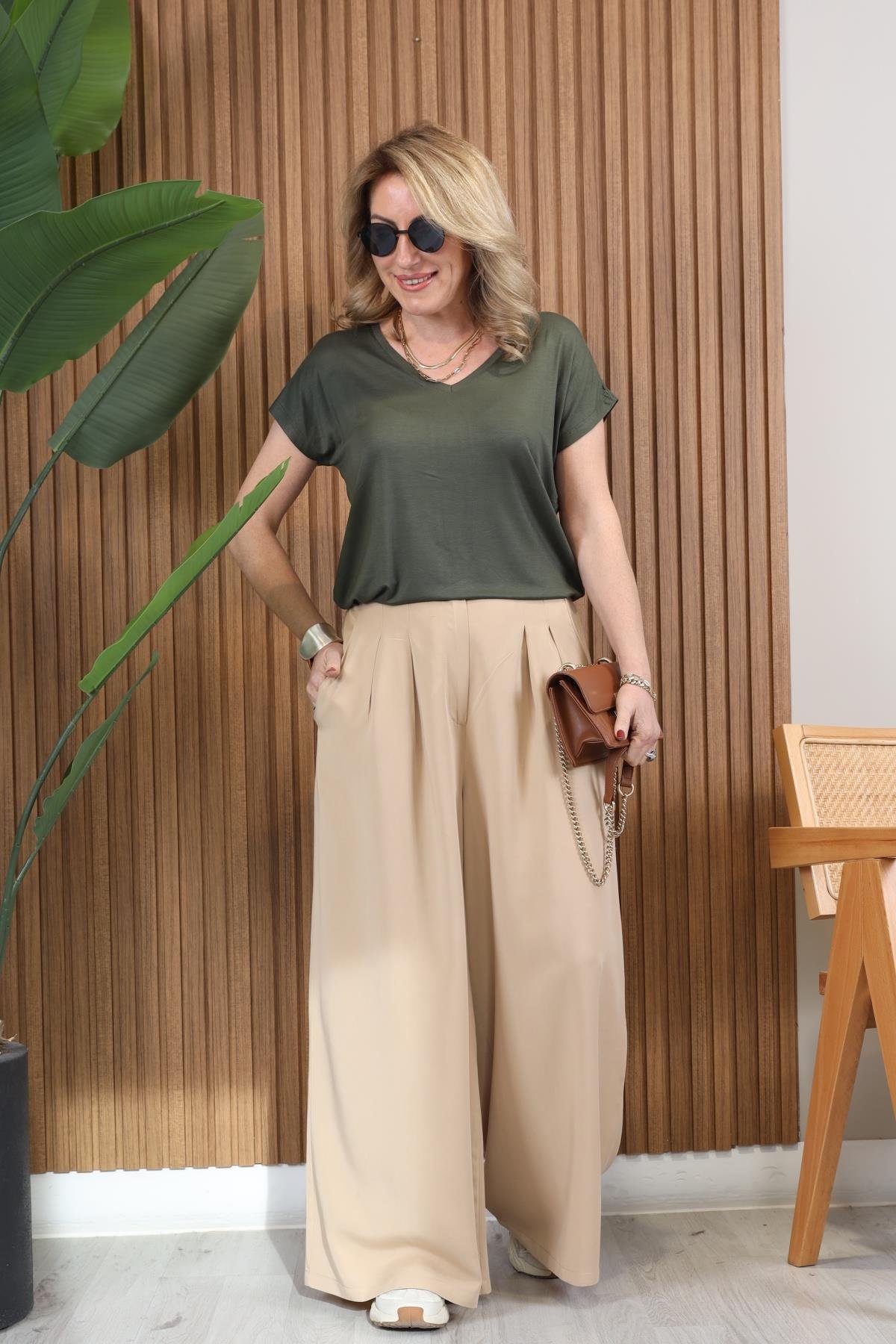 V Yaka Haki Basic T-shirt