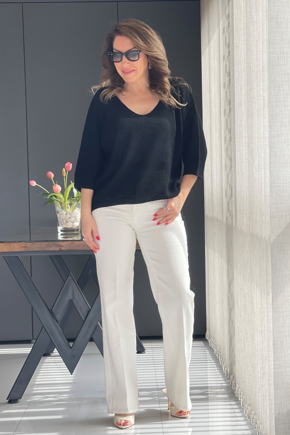 V Yaka Siyah Triko Bluz