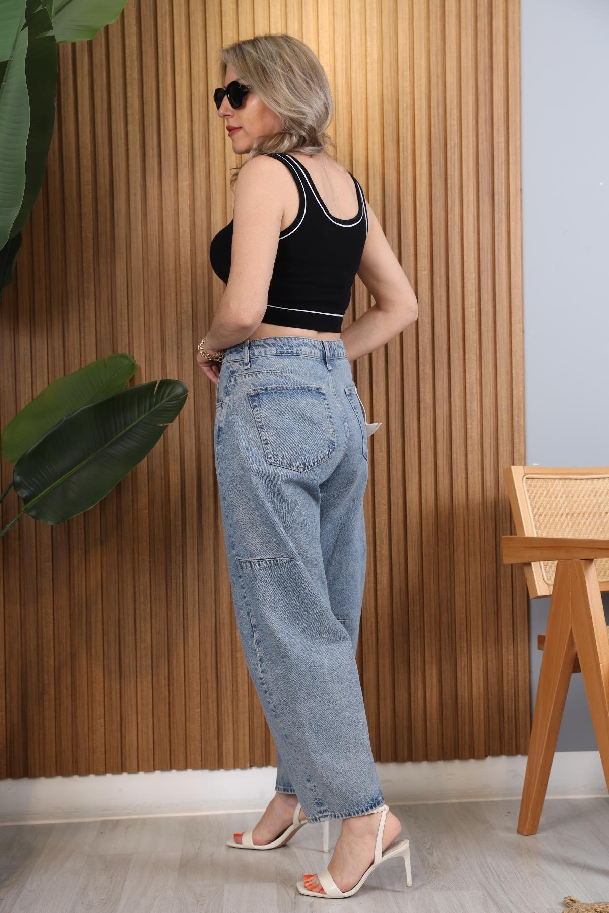 Yaka Detay Siyah Crop