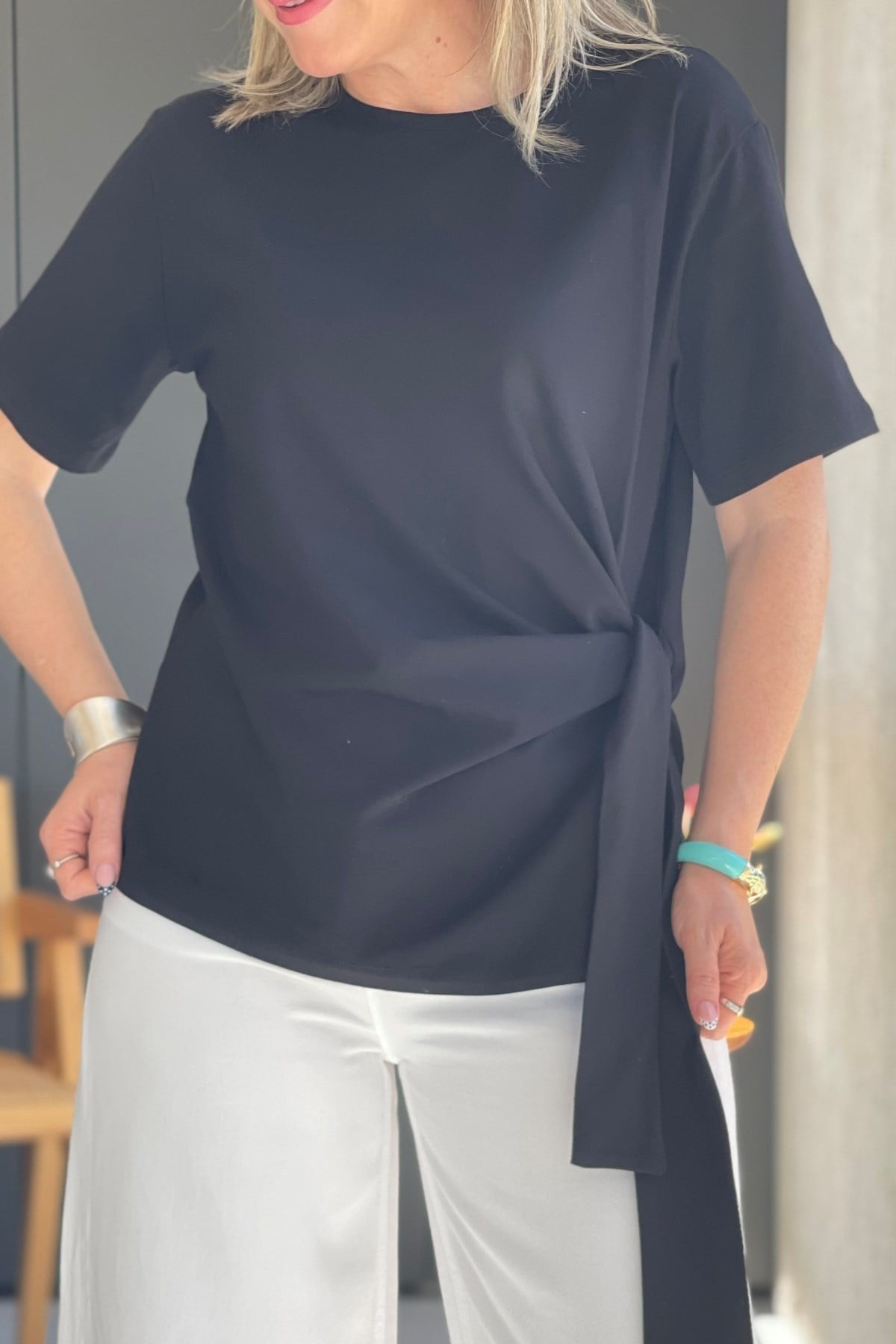 Yan Bağlama Detay Siyah T-Shirt