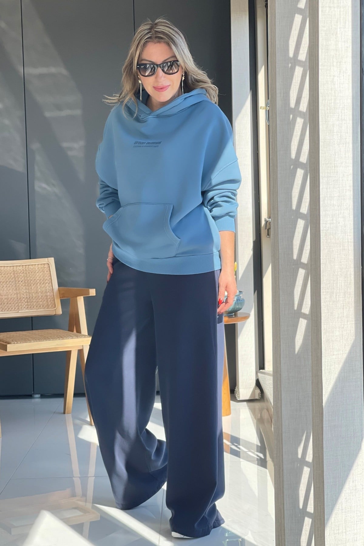 Yazı Detay Kapüşonlu İndigo Sweat